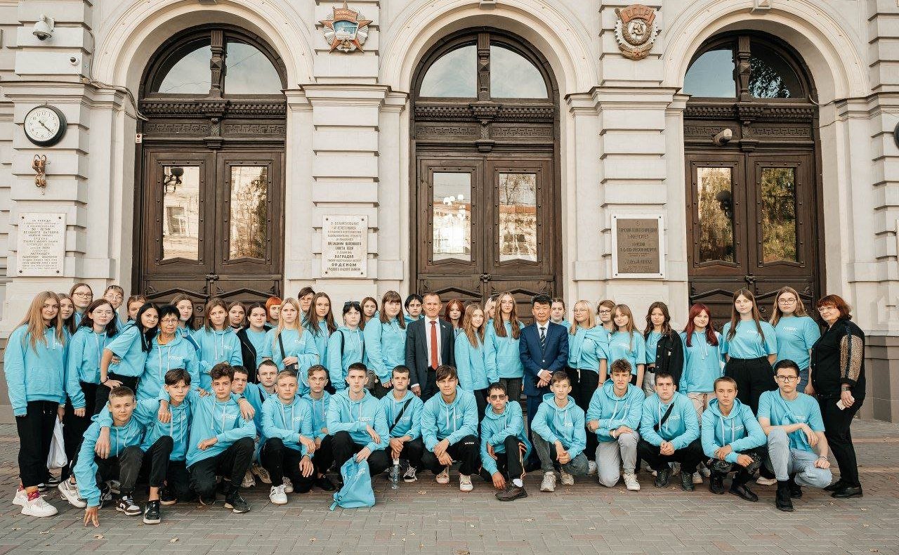 Владимир Кравченко встретился со школьниками, прибывшими в Томск из Луганской Народной Республики