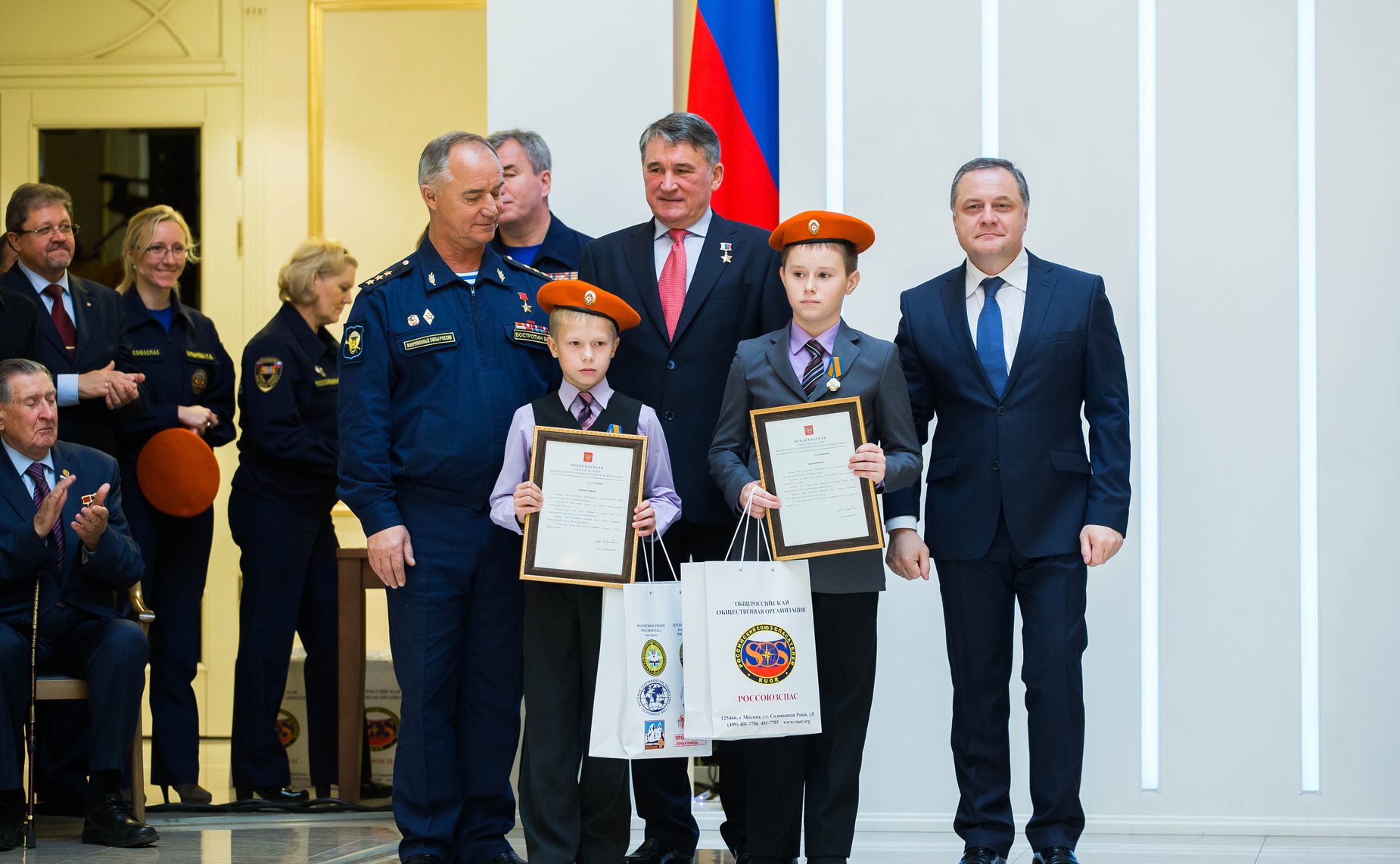 Награждение детей и подростков, проявивших мужество в экстремальных ситуациях и спасших человеческие жизни