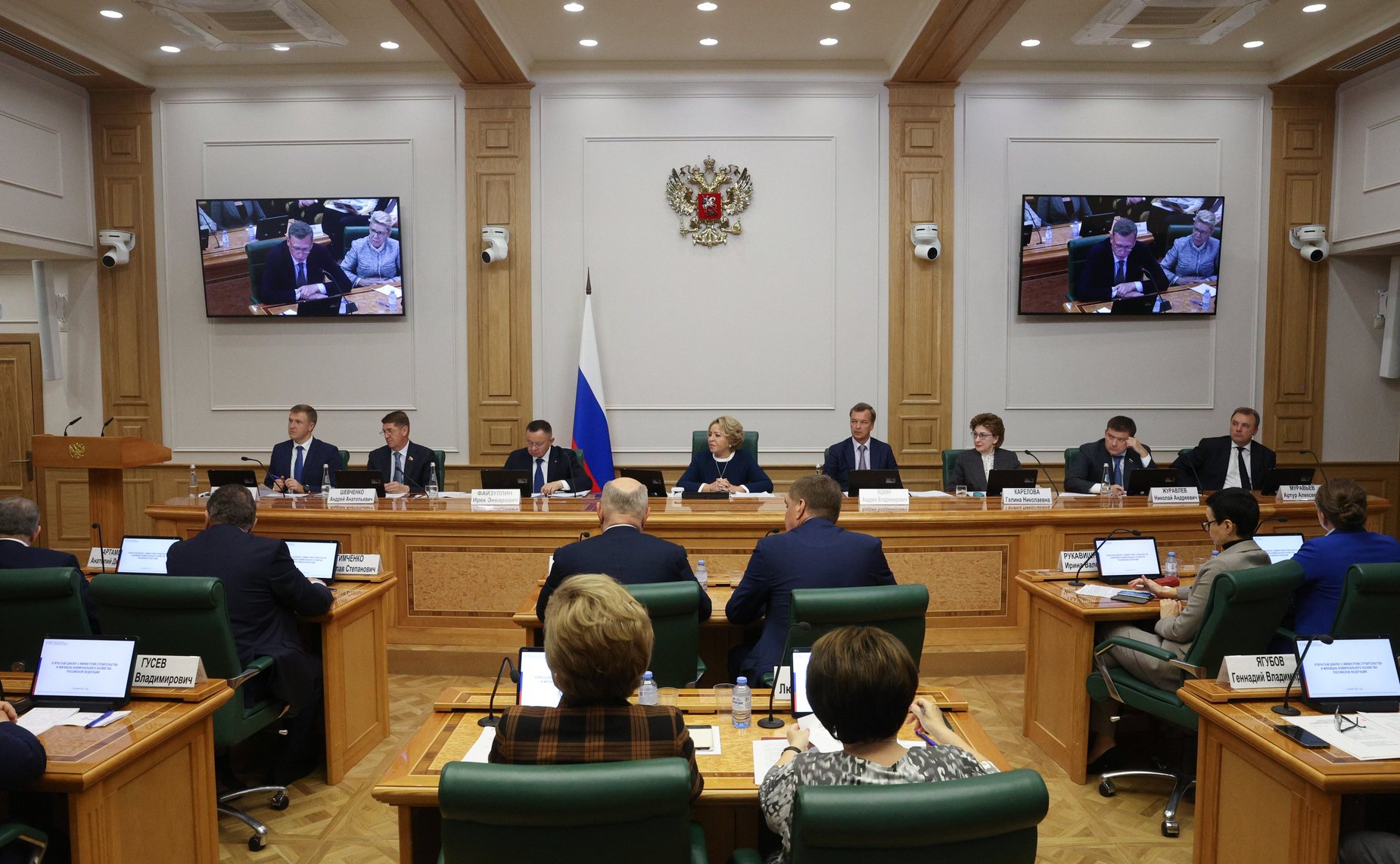Встреча сенаторов Российской Федерации с Министром строительства и жилищно-коммунального хозяйства РФ Иреком Файзуллиным в формате открытого диалога