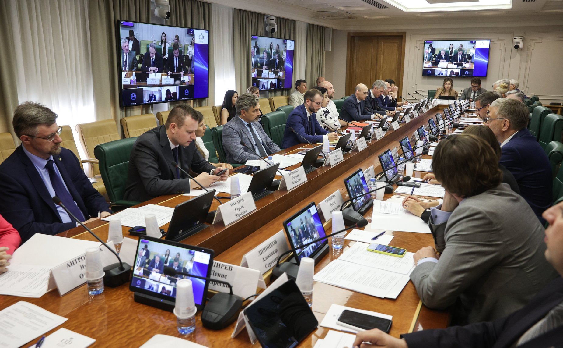 Круглый стол Комитета Совета Федерации по конституционному законодательству и государственному строительству на тему «Проблемы качества оказания юридических услуг: квалифицированное юридическое представительство и адвокатура. Пути взаимодействия»