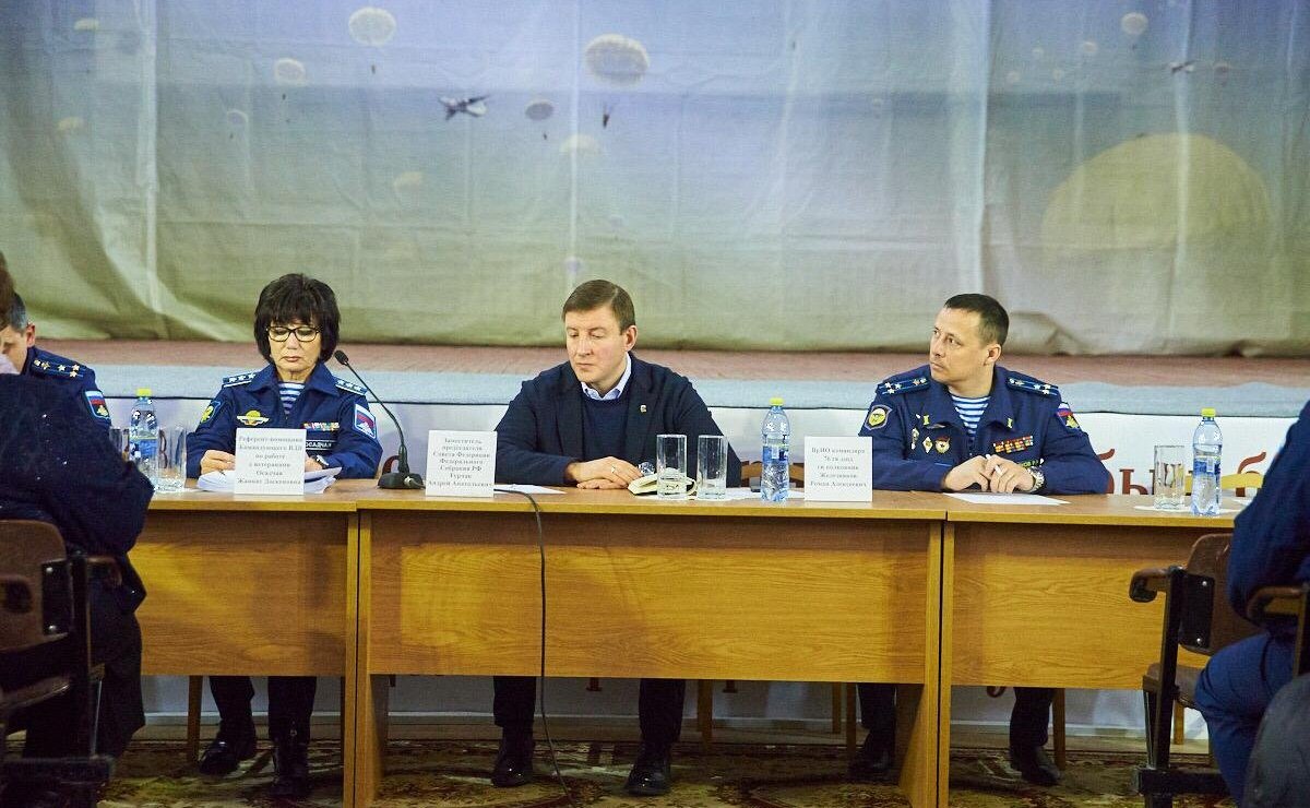 Андрей Турчак встретился с родителями и близкими бойцов, погибших при исполнении служебного долга на Северном Кавказе