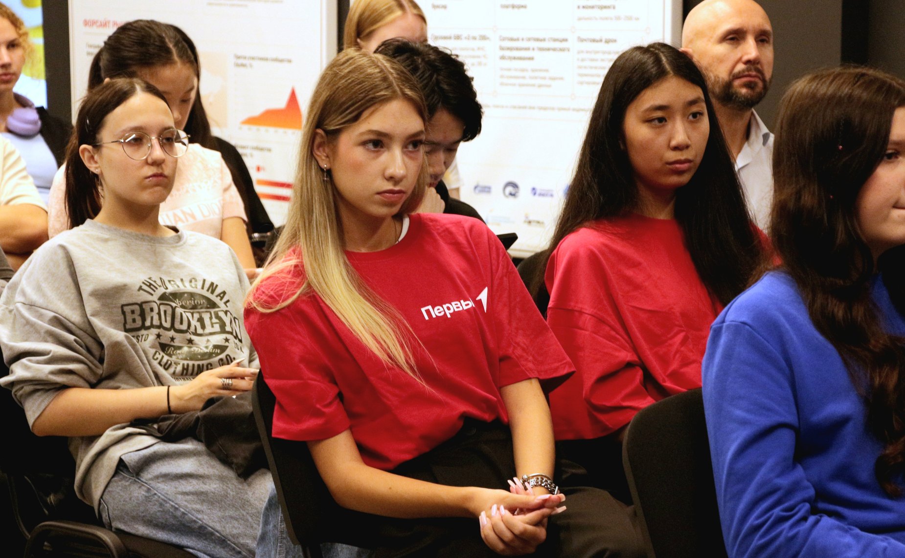 Григорий Карасин в ходе работы в регионе провел встречу со студентами и с участниками дипломатического клуба школьников