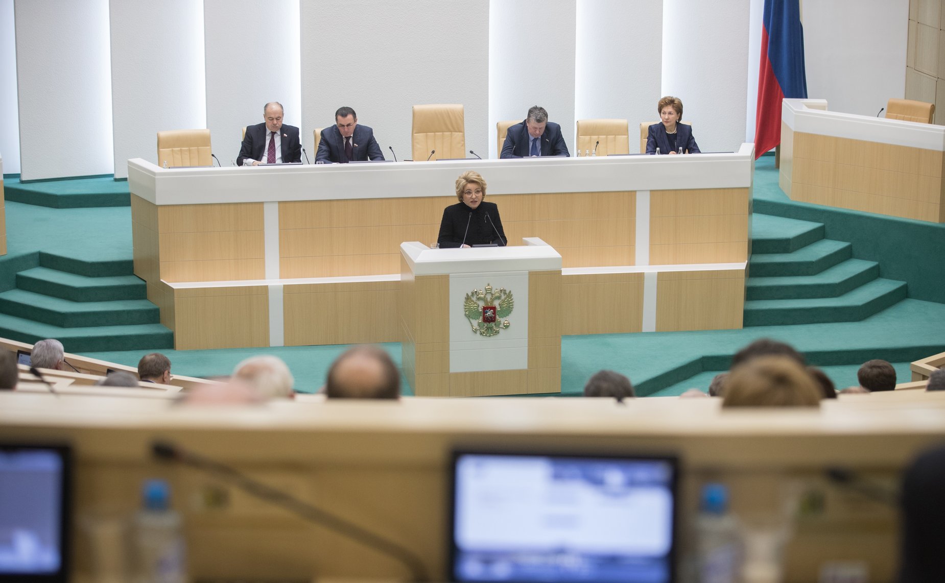 В. Матвиенко