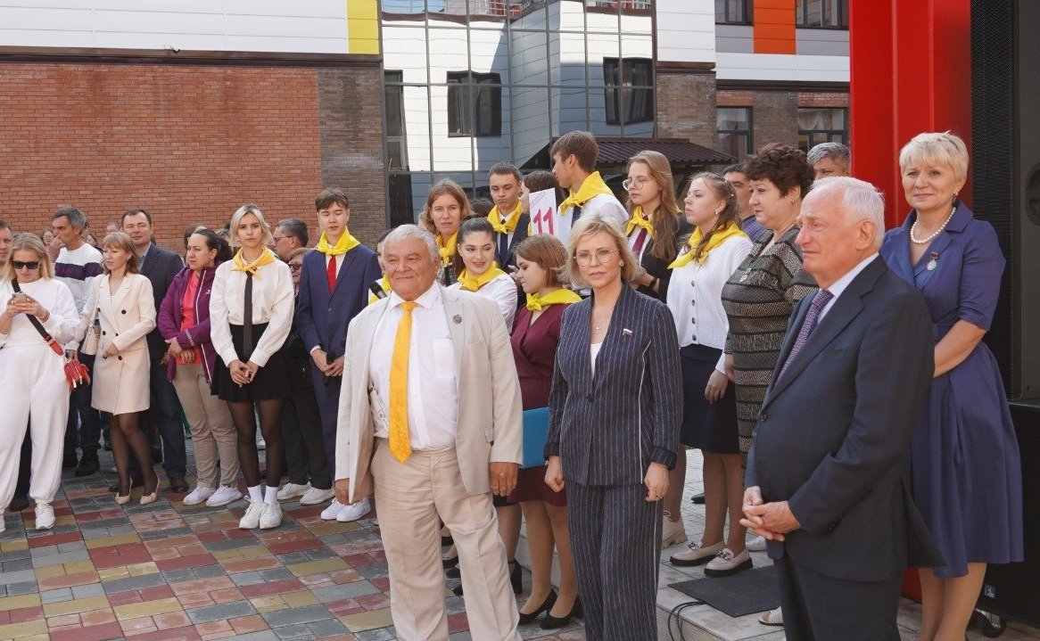 Виктор Кресс в День знаний принял участие в торжественной линейке Губернаторского Светленского лицея г. Томска