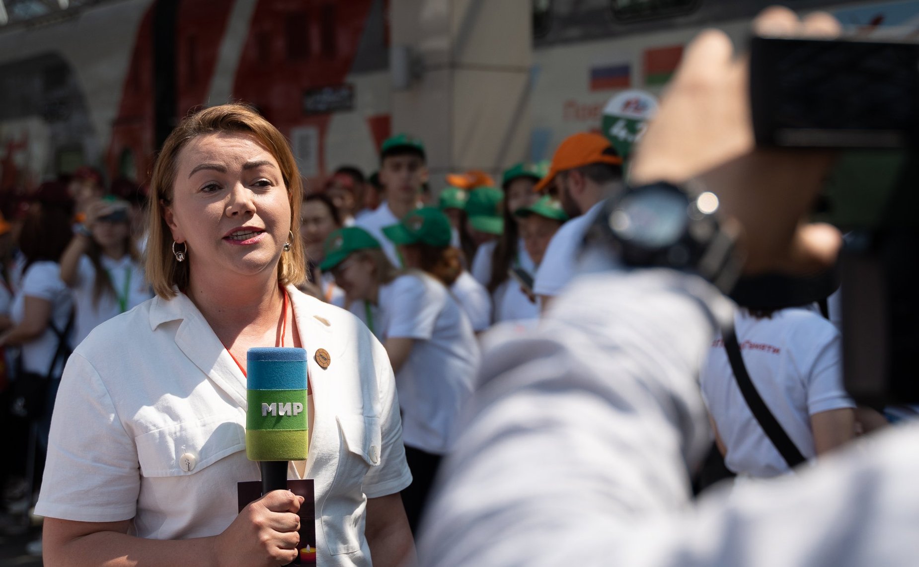 На перроне брестского вокзала школьники из России, Армении и Киргизии встретились с участниками проекта из Белоруссии