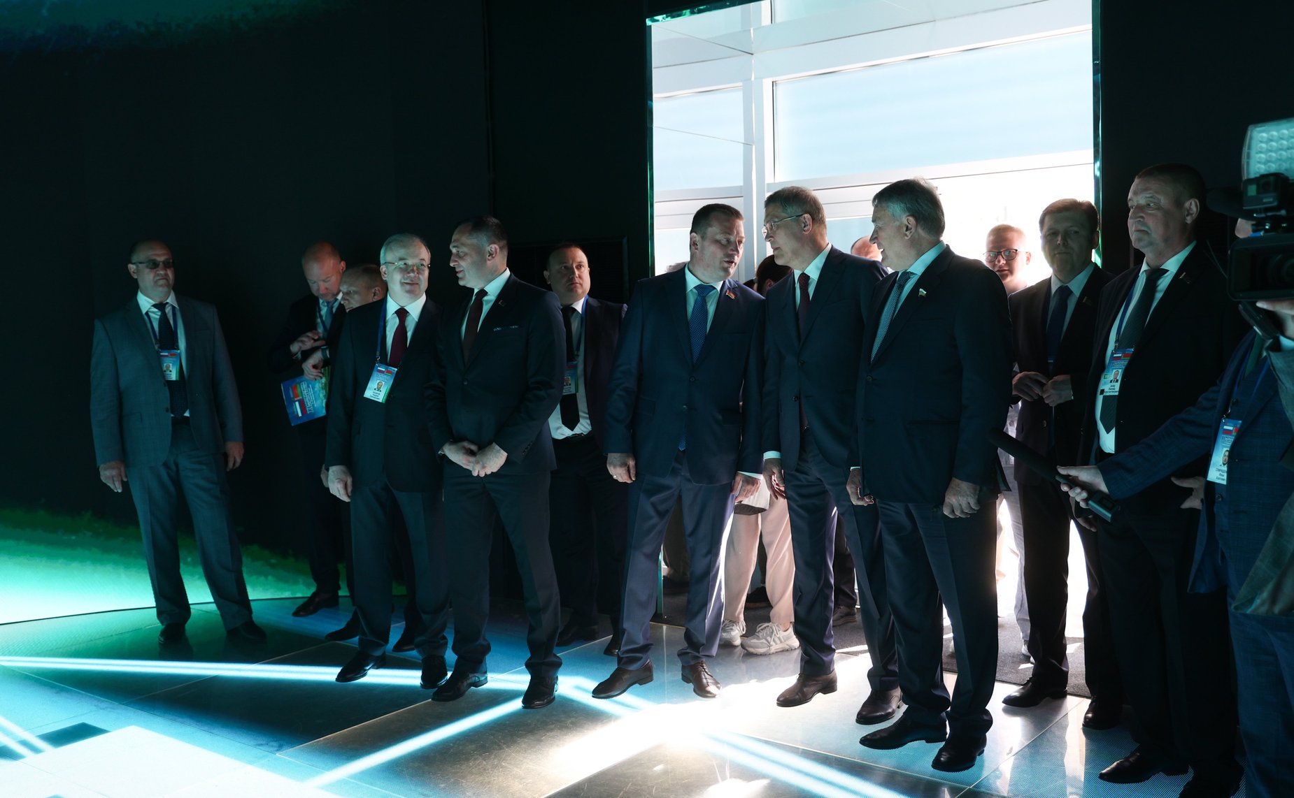 Юрий Воробьёв и заместитель Председателя Совета Республики Сергей Хоменко открыли выставку достижений народного хозяйства в рамках XI Форума регионов Беларуси и России