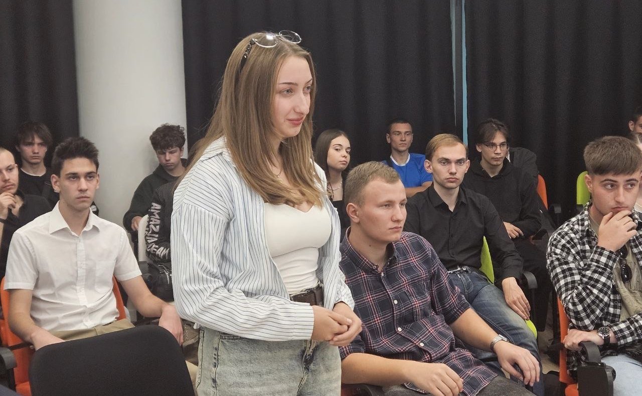 Ольга Бас в ходе поездки в регион провела встречу со студентами учебных организаций высшего и профессионального образования