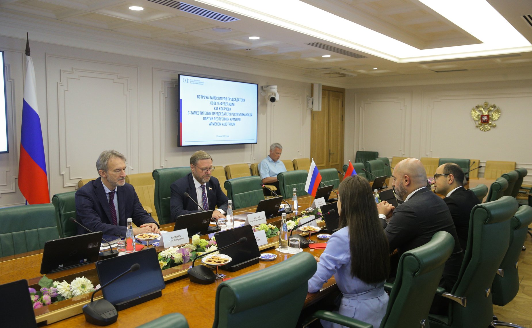 Константин Косачев провел встречу с делегацией Республиканской партии Армении во главе с заместителем председателя партии Арменом Ашотяном