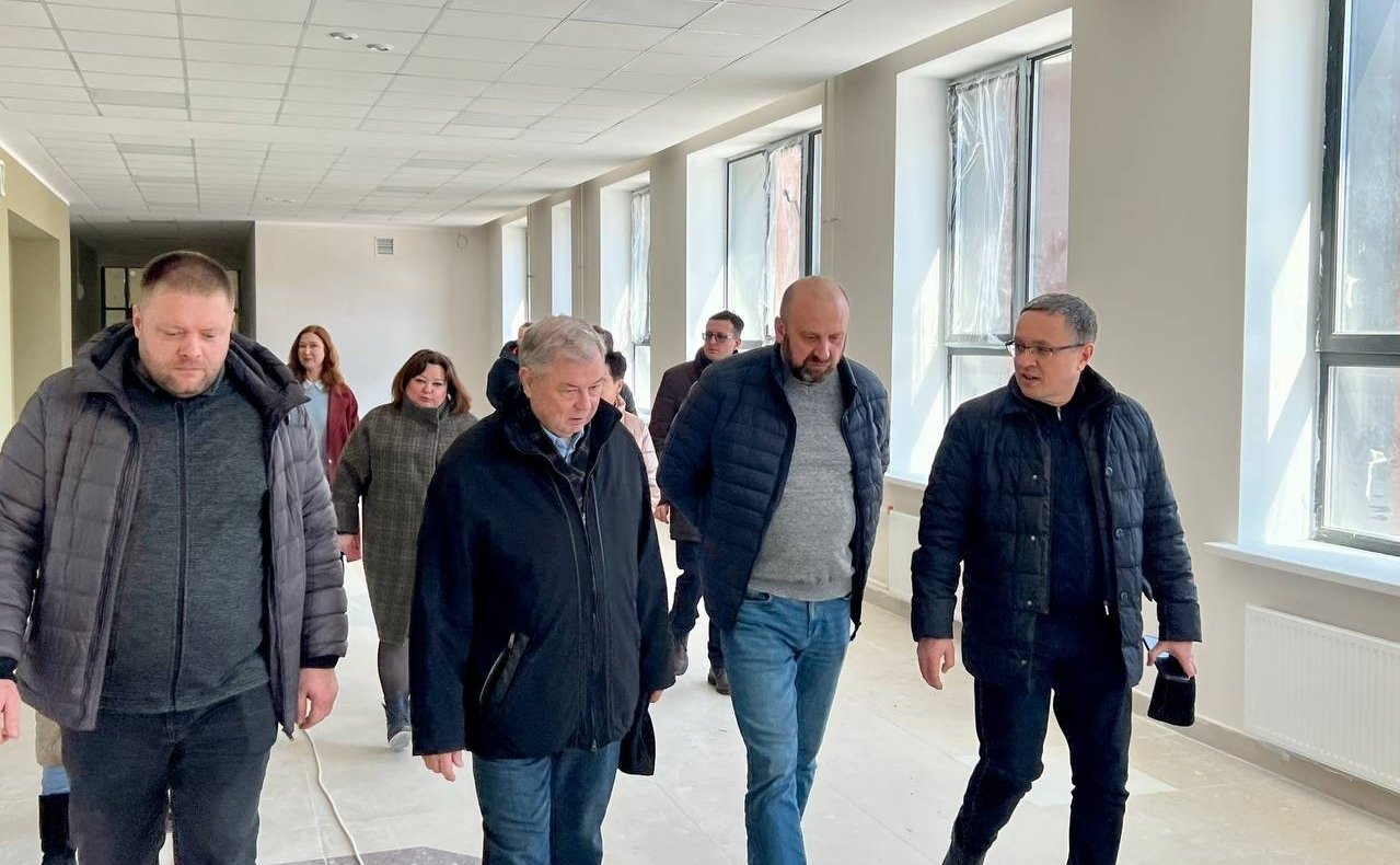 Анатолий Артамонов ознакомился с ходом строительства социальных объектов Калуги