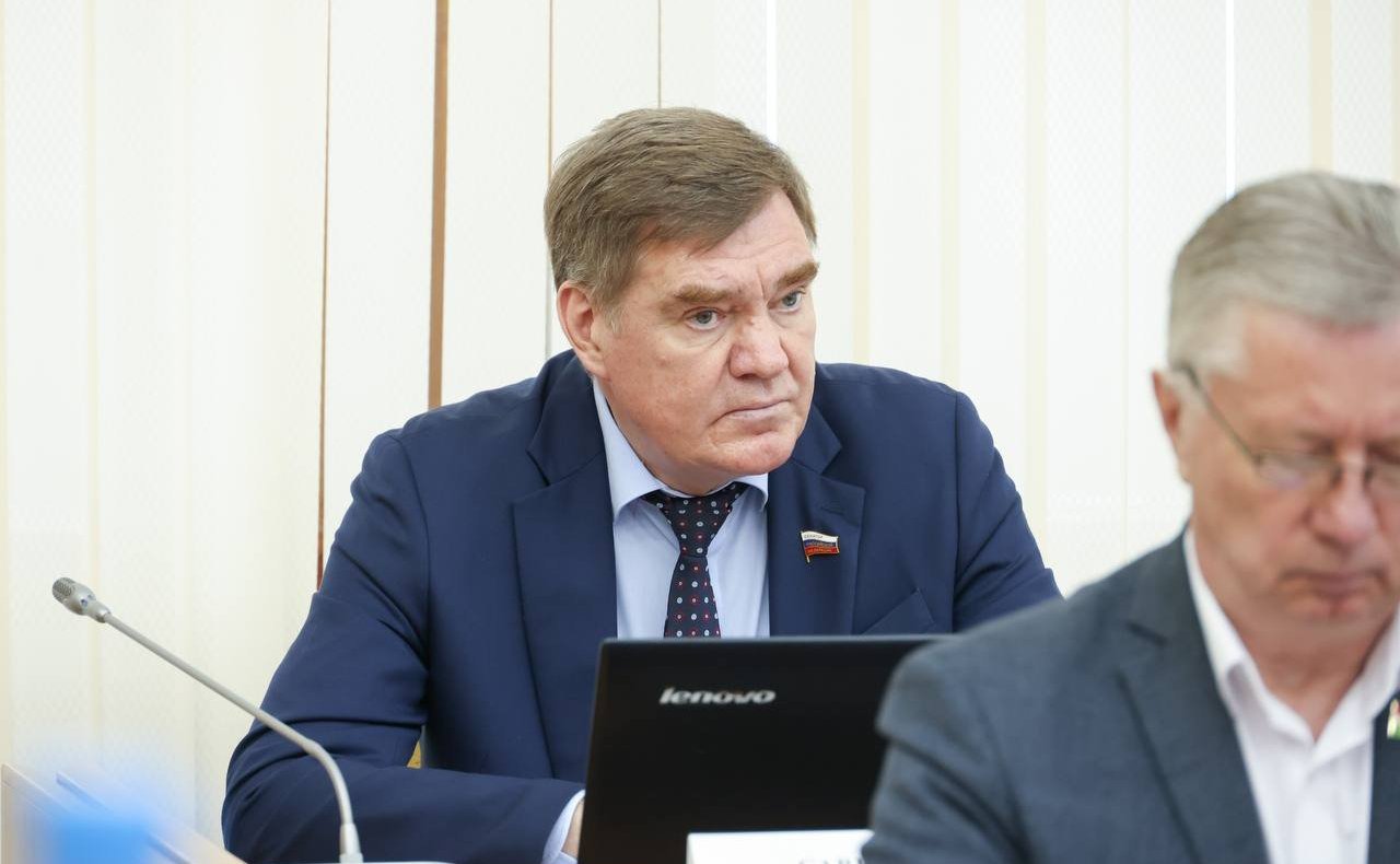 Александр Савин принял участие в заседании Законодательного Собрания региона