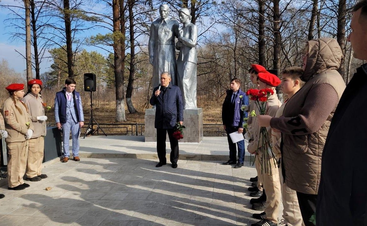 Юрий Валяев принял участие в торжественном открытии отреставрированного памятника воинам-землякам, погибшим в годы Великой Отечественной войны в селе Красивое Еврейской автономной области