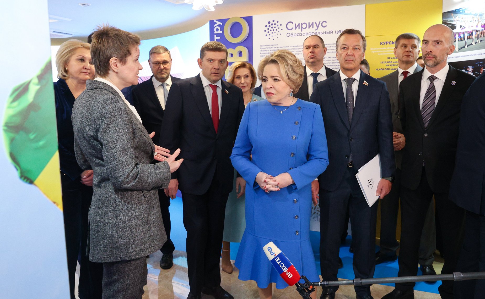 Валентина Матвиенко и Елена Шмелева посетили выставку, рассказывающую об Образовательном центре «Сириус» и перспективах его развития