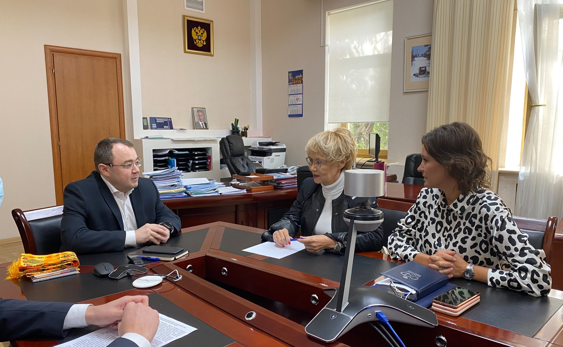 Маргарита Павлова приняла дружественный визит коллеги из Тывы Сенатора РФ Дины Оюн в Челябинскую область