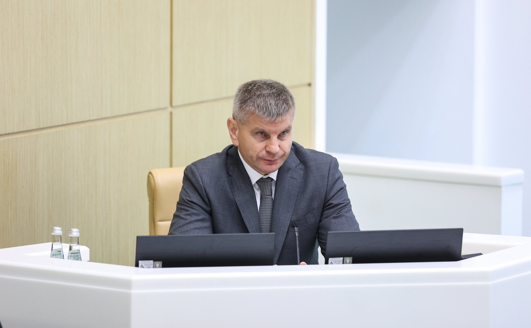 Геннадий Голов