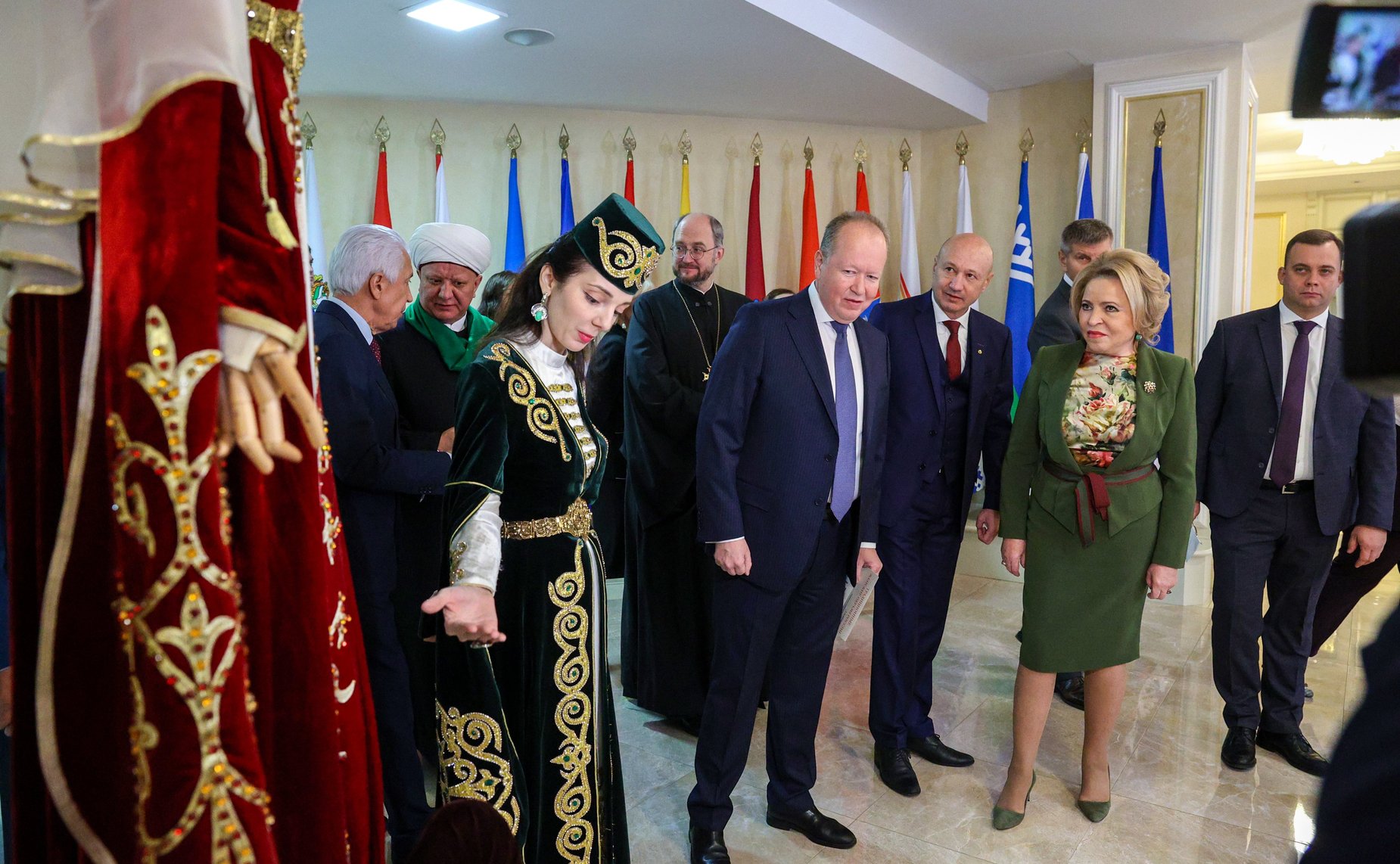 В Совете Федерации открылась выставка «Традиционные женские образы России»