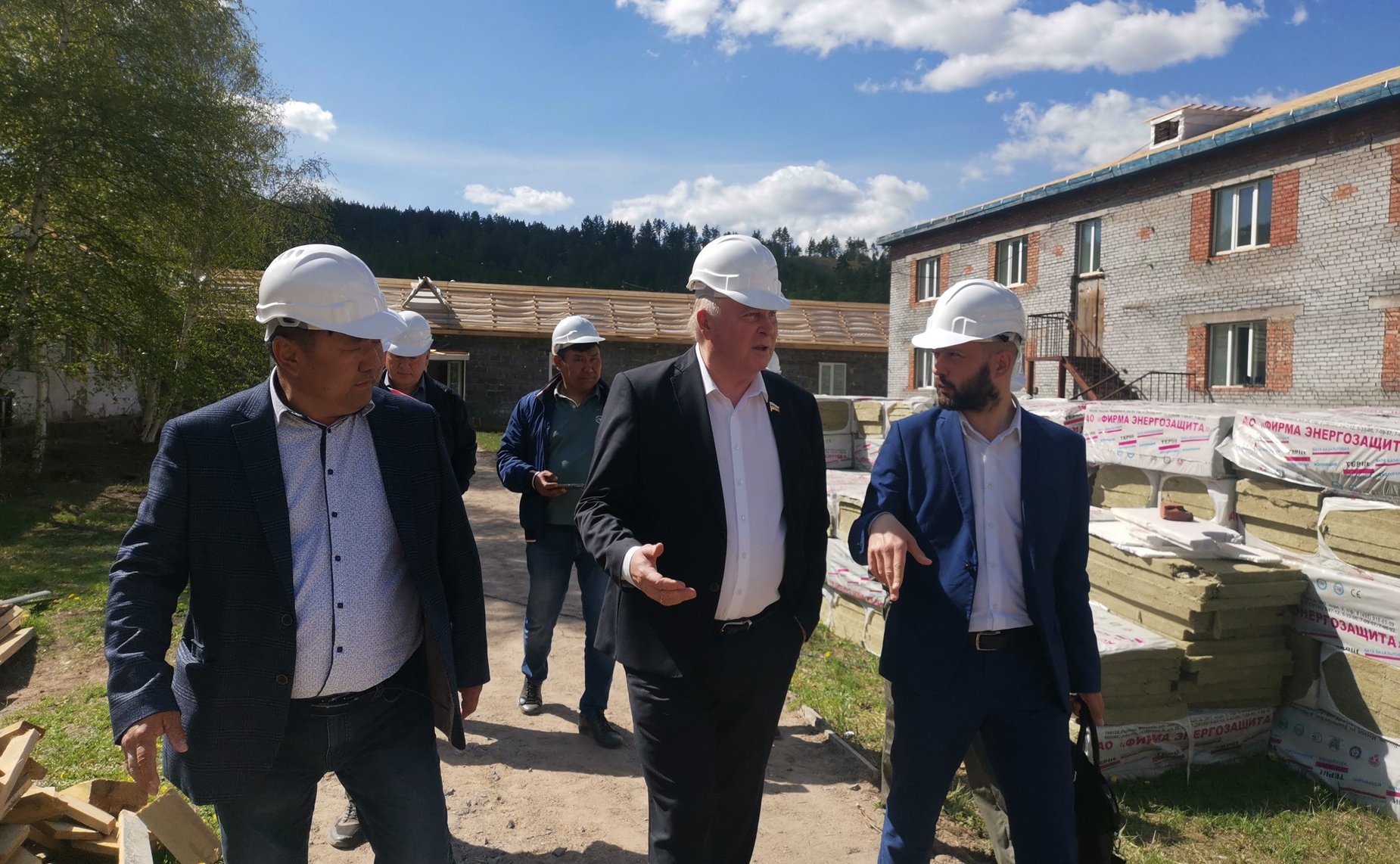 Вячеслав Наговицын ознакомился с ходом капитального ремонта образовательных учреждений региона