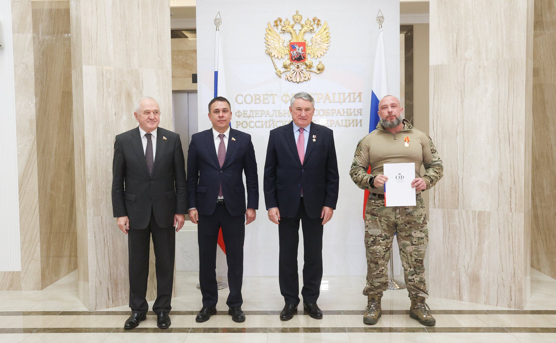 Торжественное награждение военнослужащих в рамках проведения открытия патриотической выставки фотографий военнослужащих Отдельной диверсионной штурмовой бригады «Ветераны»