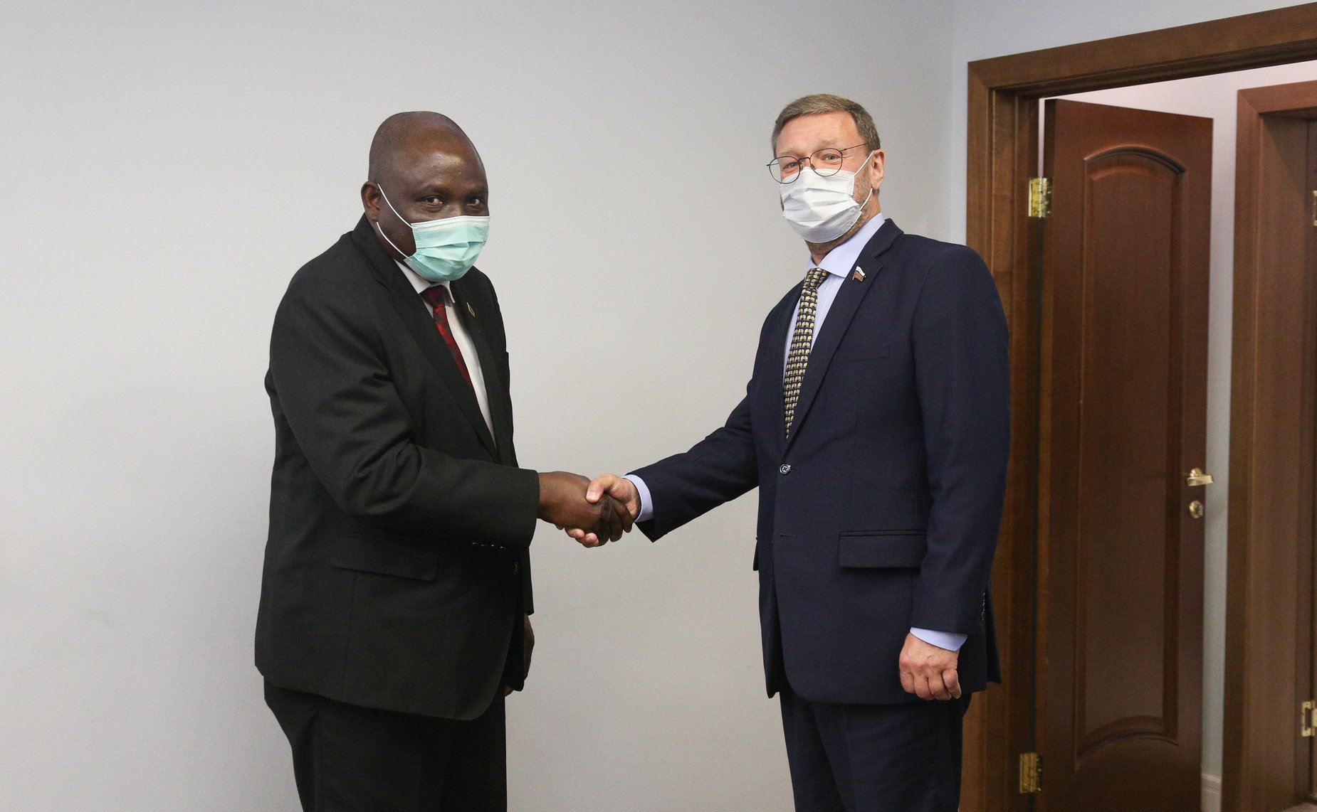 Константин Косачев провел встречу с Чрезвычайным и Полномочным Послом Республики Замбии в РФ