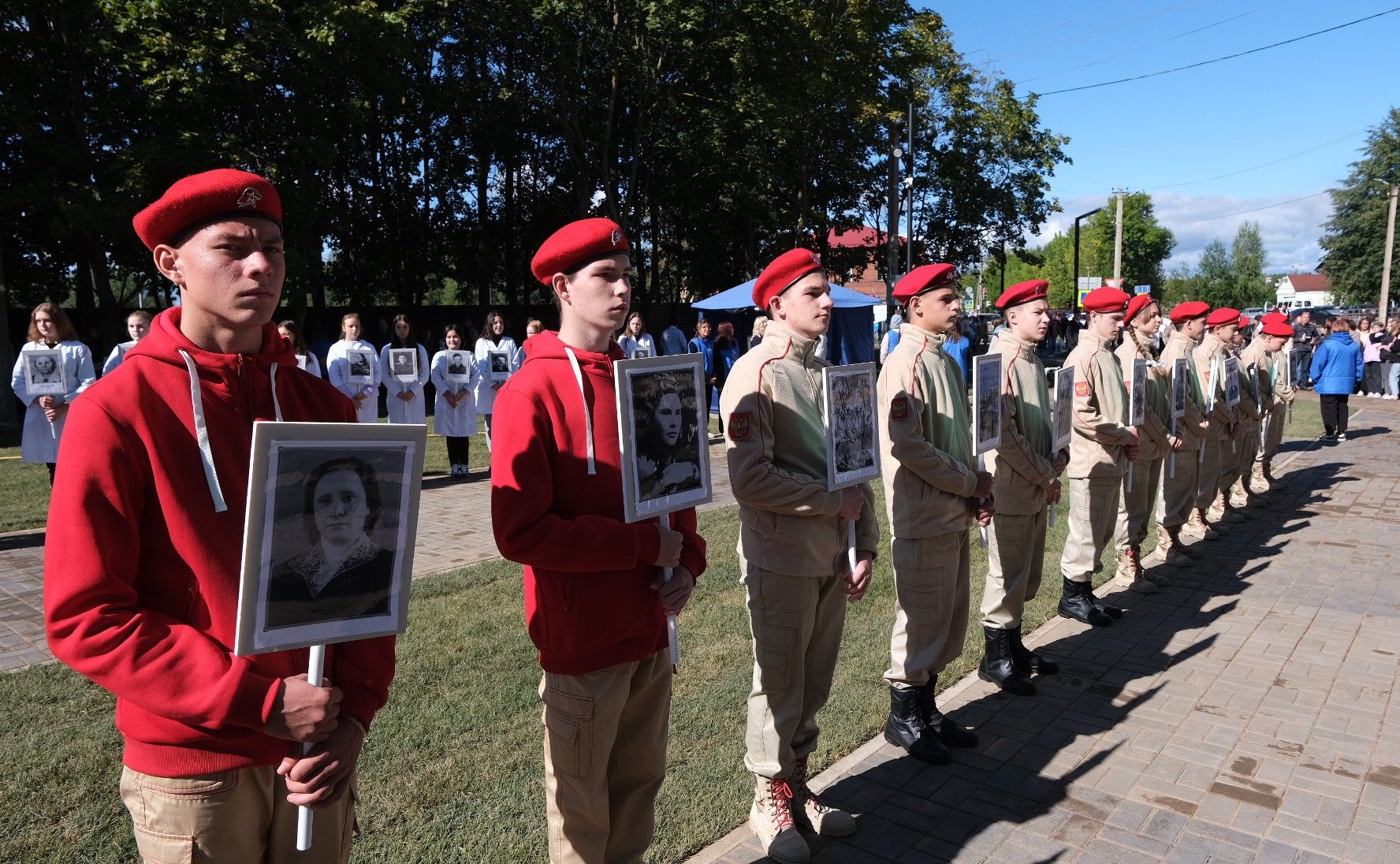 Елена Писарева приняла участие в торжественной церемонии открытия знакового для боровичан памятника