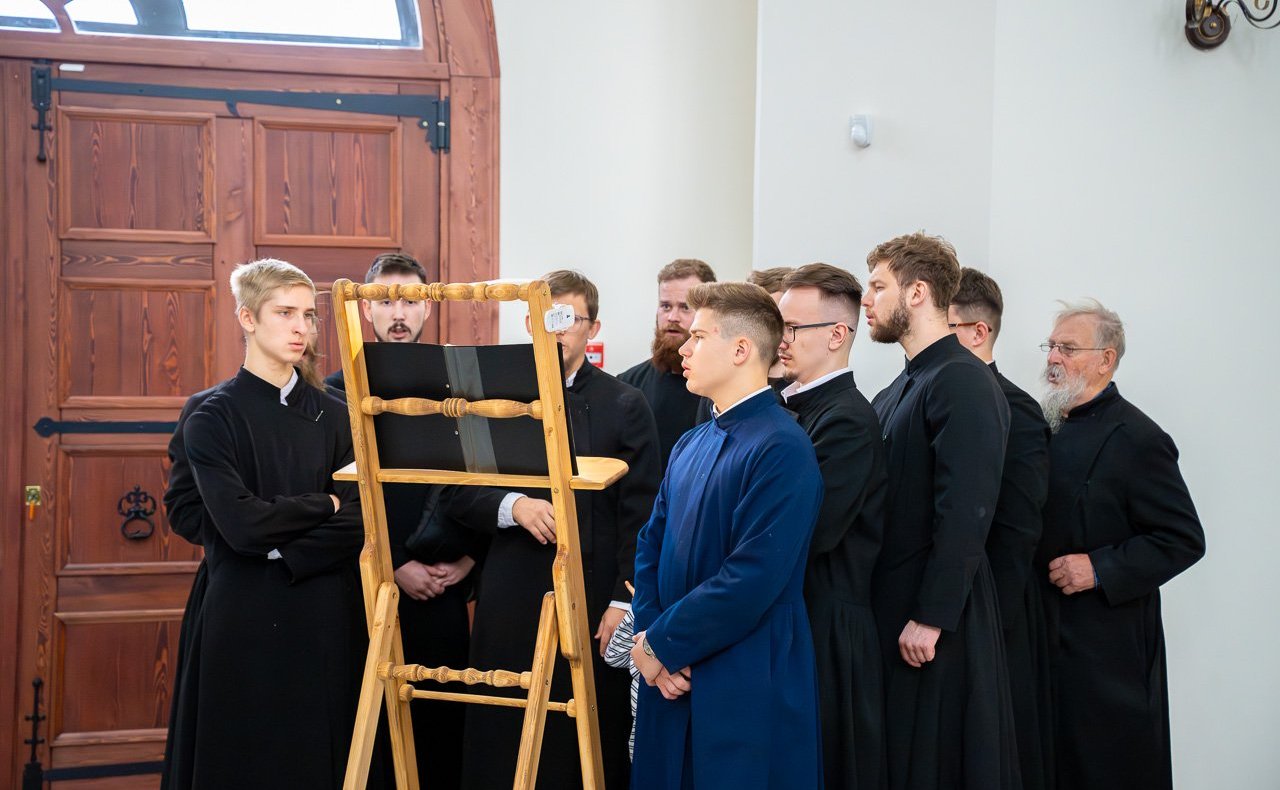 Анатолий Артамонов совершил рабочую поездку в Боровский муниципальный округ, где принял участие в ряде мероприятий