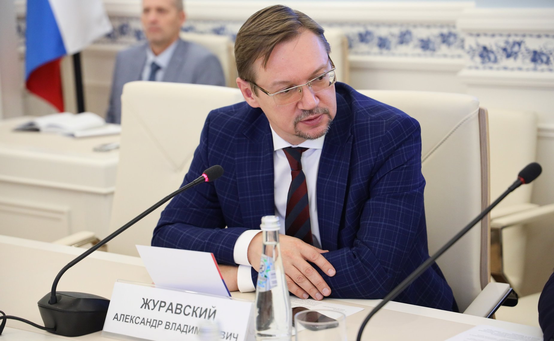 Дмитрий Василенко провел круглый стол, посвященный выставке о борьбе с нацизмом в годы Великой Отечественной войны и в наши дни