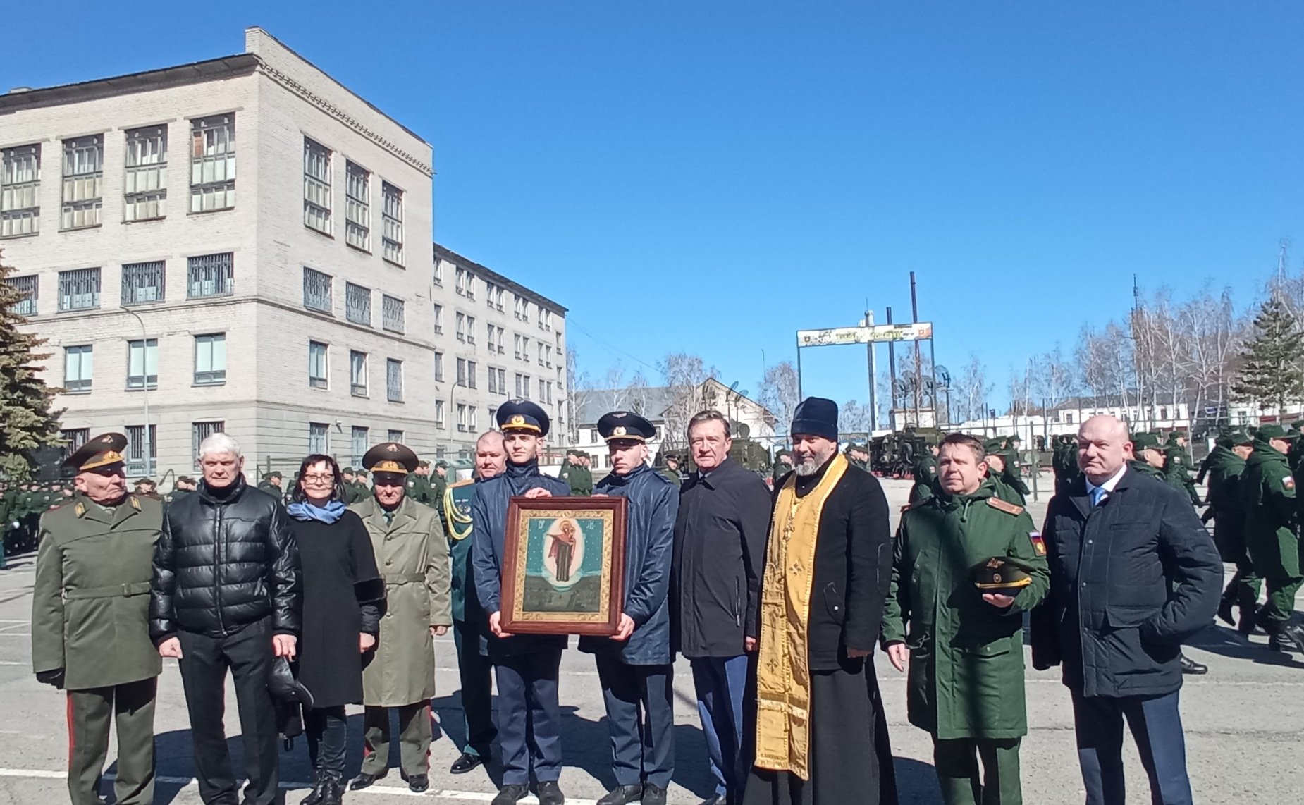 Сергей Рябухин принял участие в церемонии выпуска младших специалистов в Ульяновском учебном центре войск связи