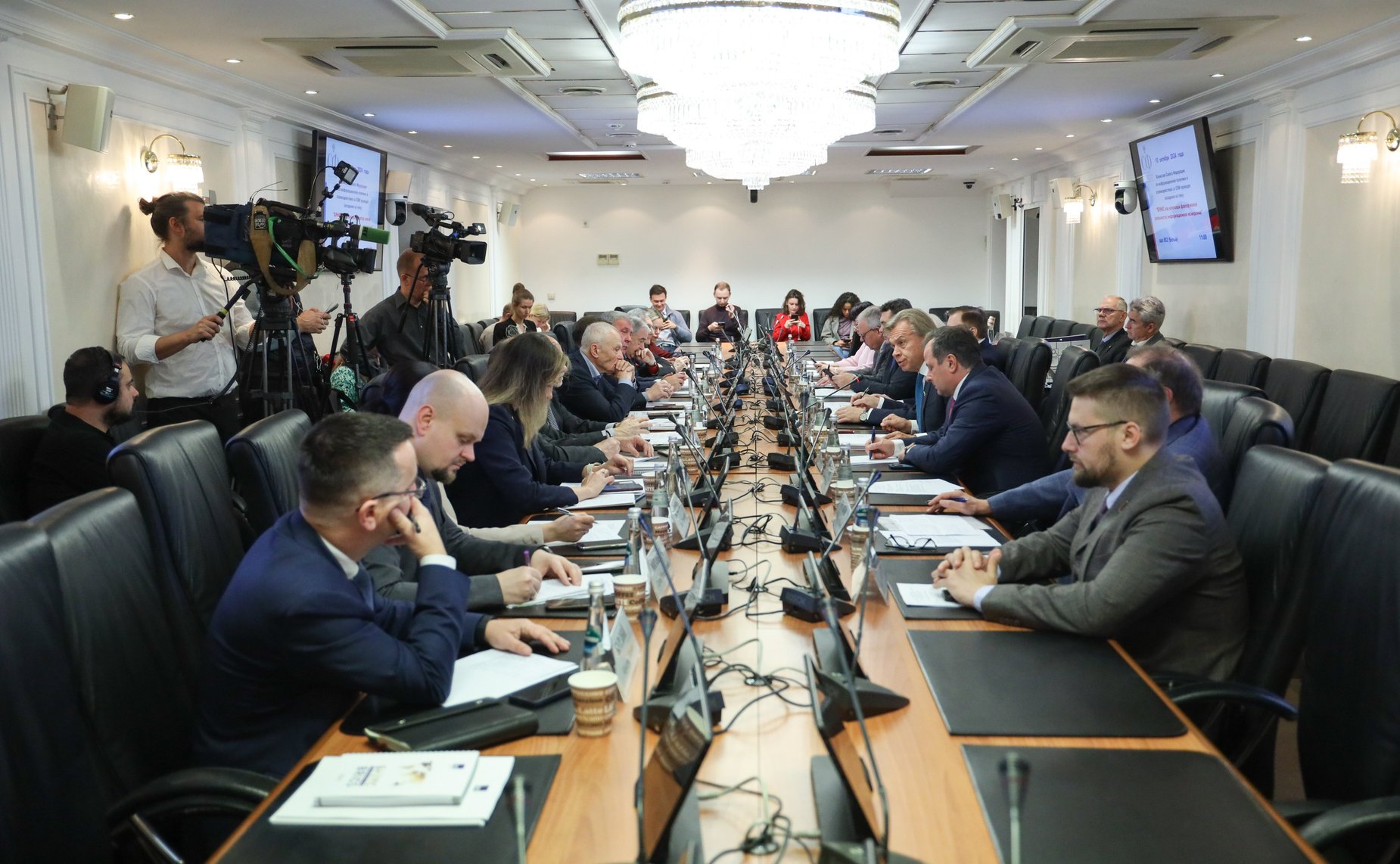 Заседание Комиссии Совета Федерации по информационной политике и взаимодействию со СМИ на тему «БРИКС как ключевой фактор новой реальности: информационное измерение»