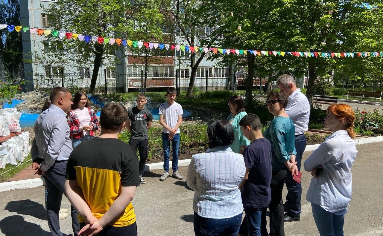 Айрат Гибатдинов в Международный день защиты детей посетил ряд детских образовательных учреждений региона