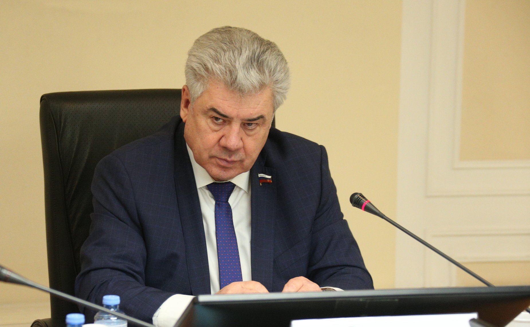 Виктор Бондарев