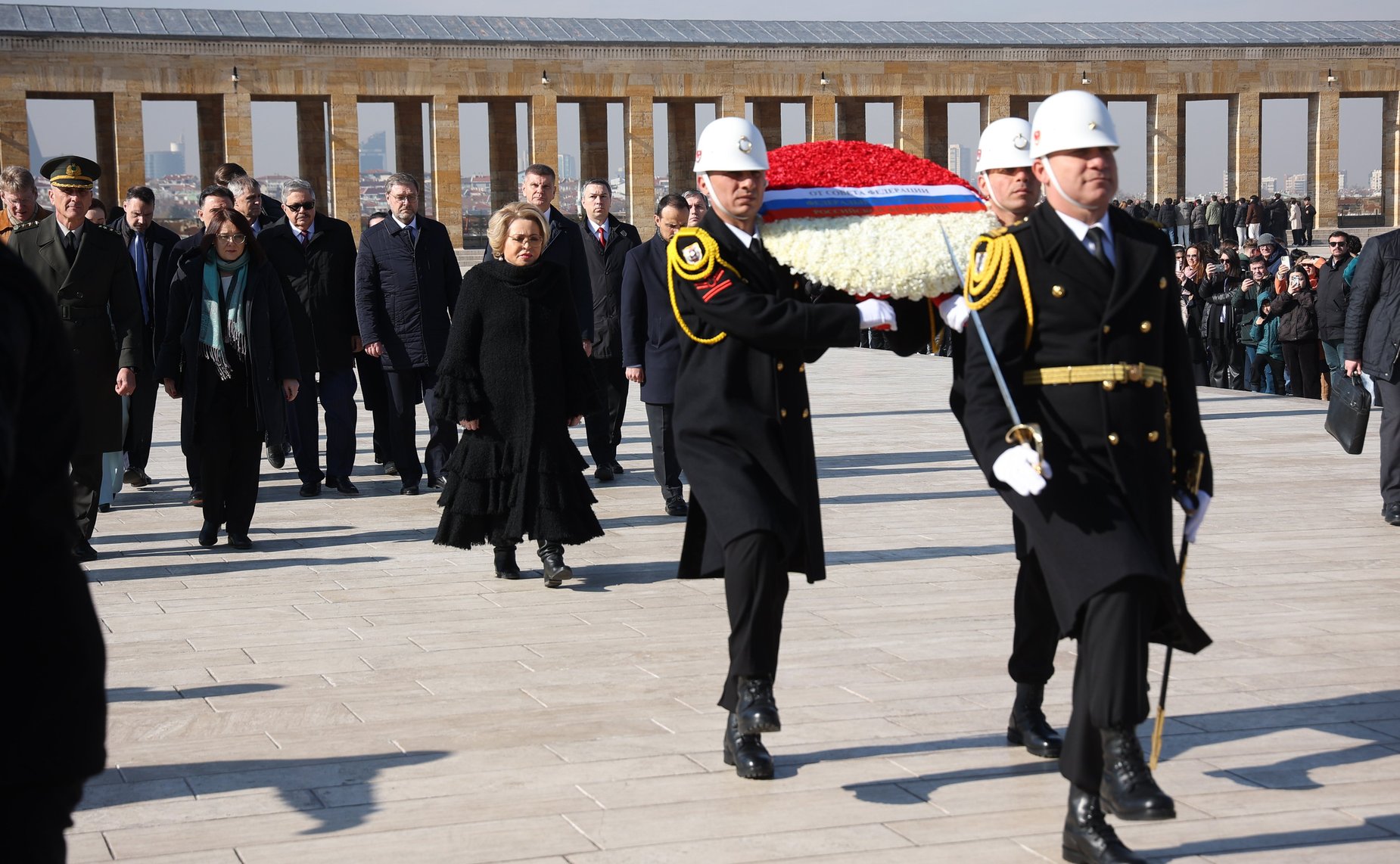 Валентина Матвиенко и члены российской делегации приняли участие в церемонии возложении венка в Мавзолее основателя Турецкой Республики Мустафы Кемаля Ататюрка