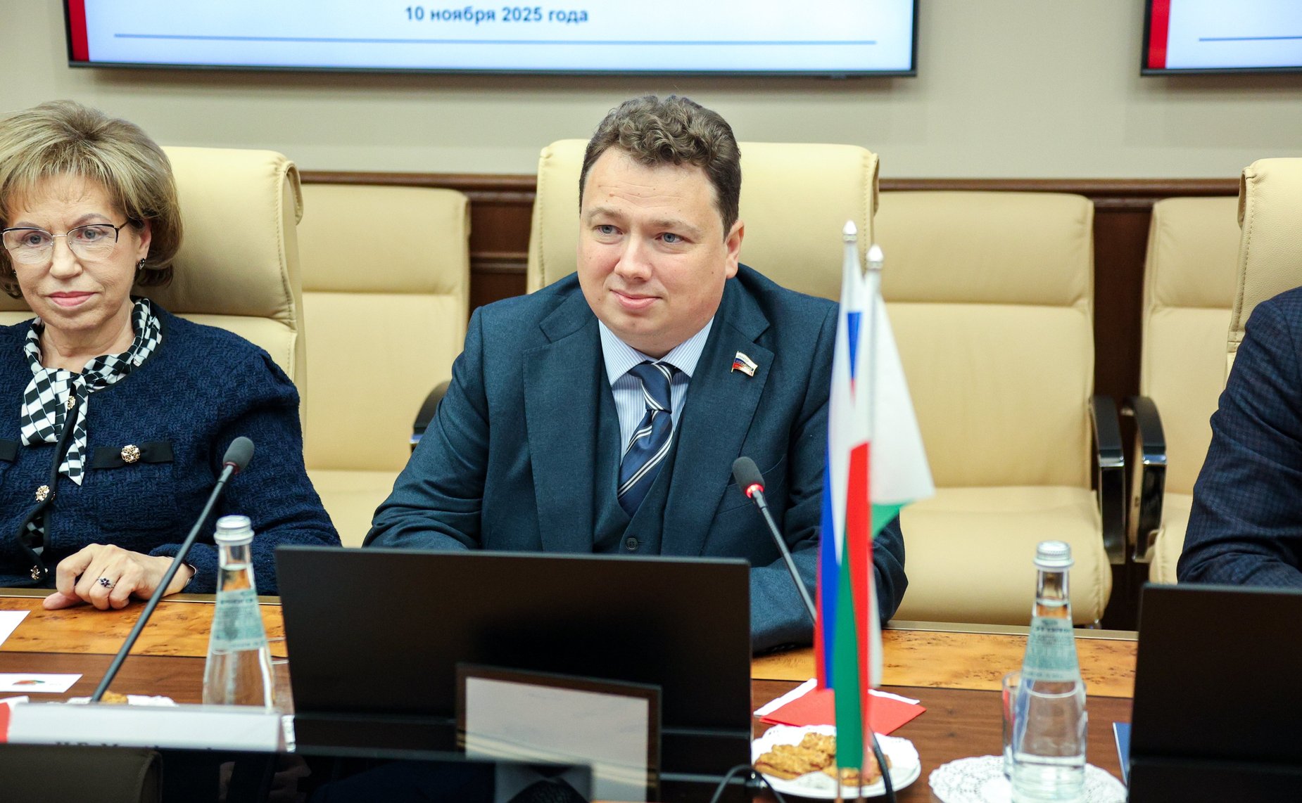 Встреча первого заместителя председателя Комитета СФ по бюджету и финансовым рынкам Александра Шендерюка-Жидкова с Председателем Национального Собрания Республики Мадагаскар Ситени Тьерри Рандриана Сулуниайку