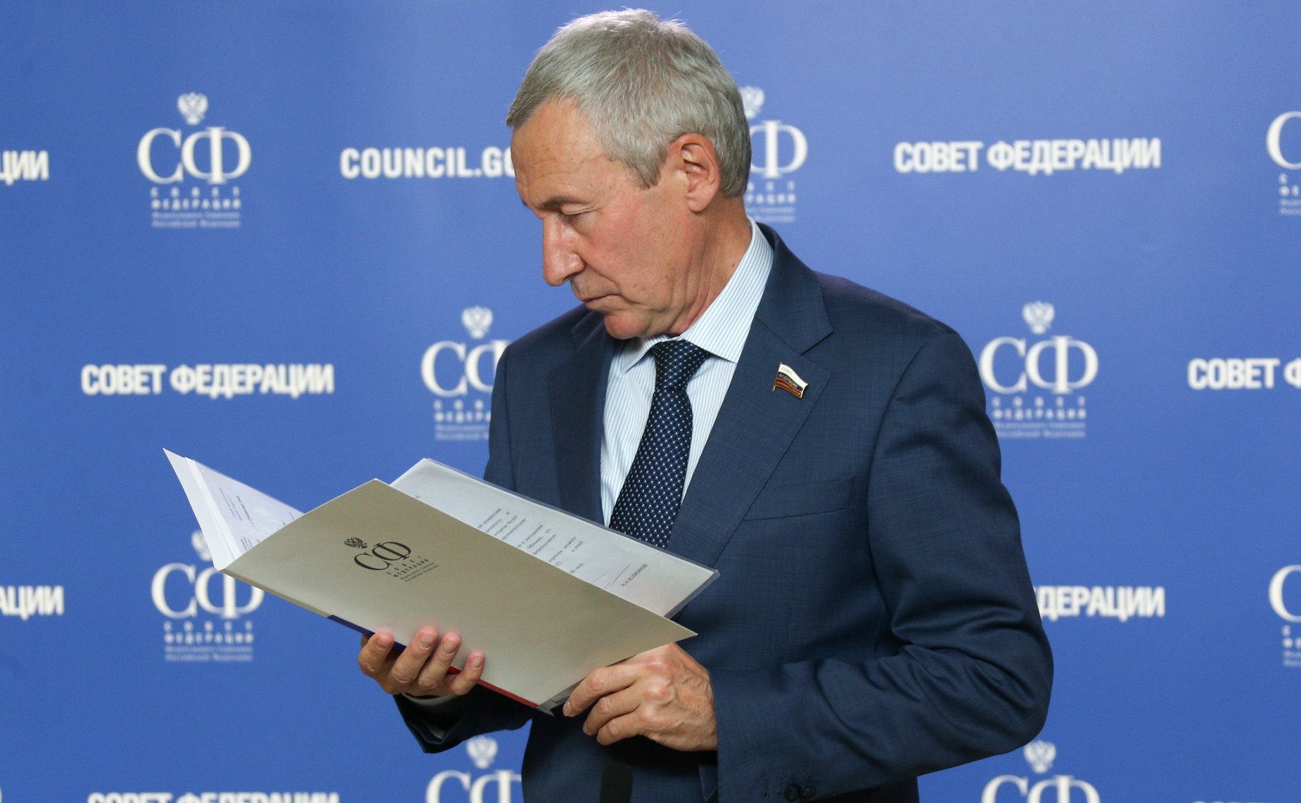 Брифинг председателя Временной комиссии СФ по защите государственного суверенитета и предотвращению вмешательства во внутренние дела РФ Андрея Климова