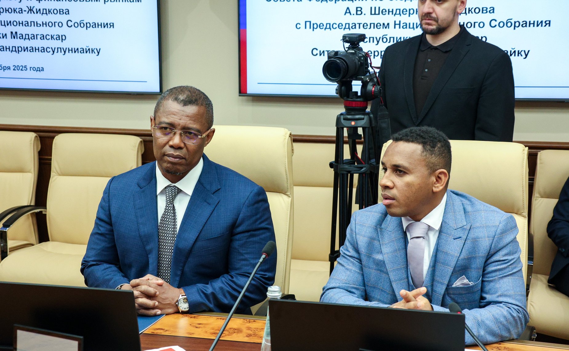 Встреча первого заместителя председателя Комитета СФ по бюджету и финансовым рынкам Александра Шендерюка-Жидкова с Председателем Национального Собрания Республики Мадагаскар Ситени Тьерри Рандриана Сулуниайку