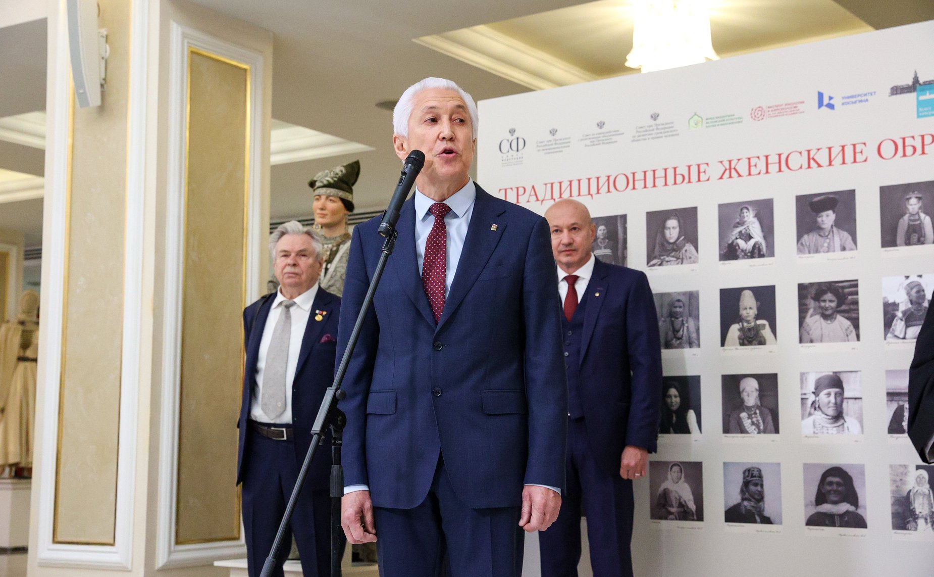 В Совете Федерации открылась выставка «Традиционные женские образы России»