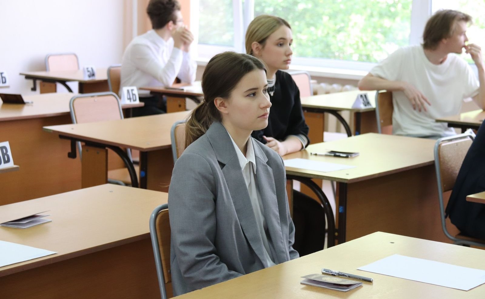 Андрей Базилевский посетил гимназию № 3 имени М.Ф. Панькова г. Хабаровска при проведения экзамена по русскому языку