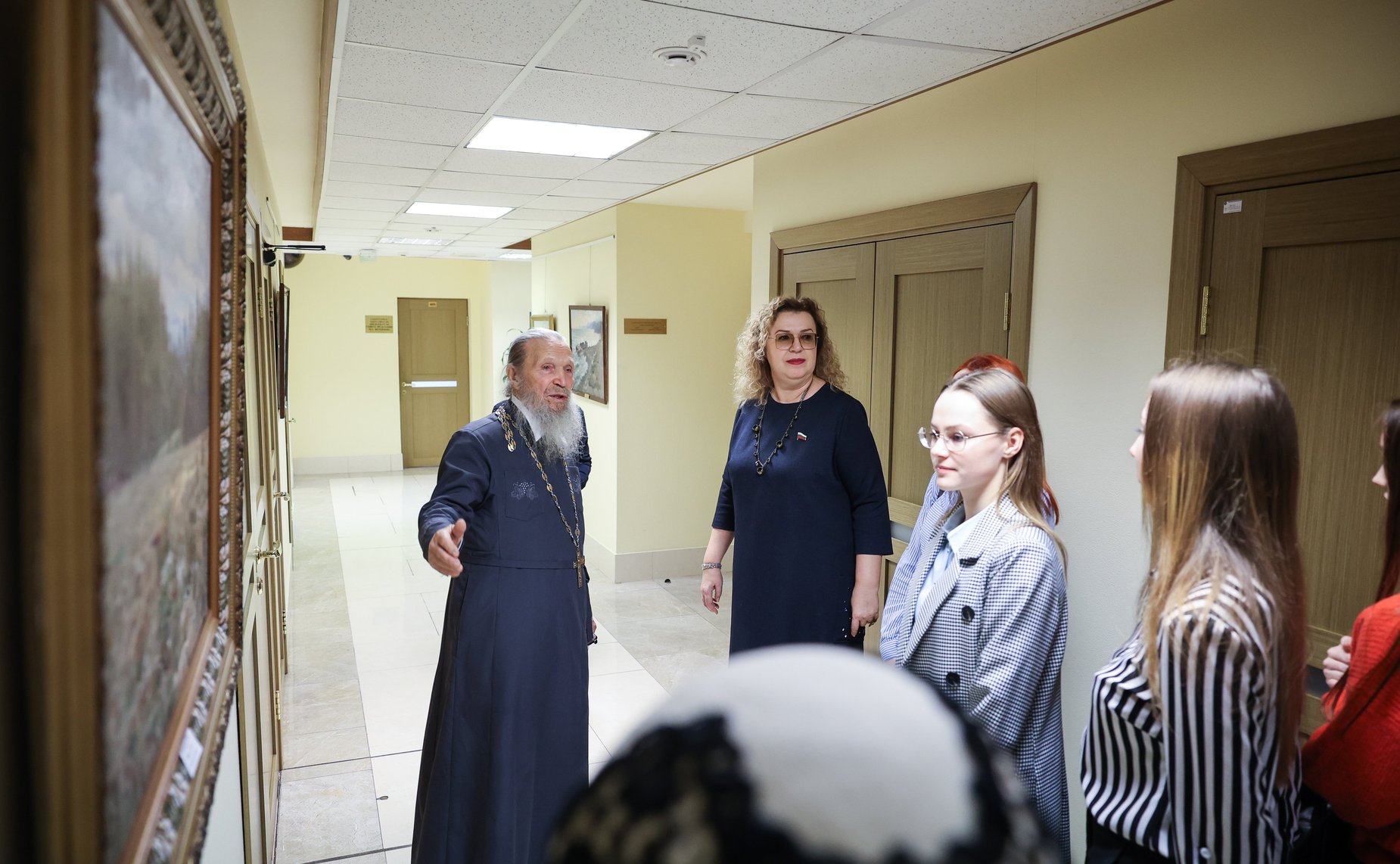 Ольга Епифанова открыла в Совете Федерации выставку живописи Петра Кочанова «За Святую Русь помолюсь…»