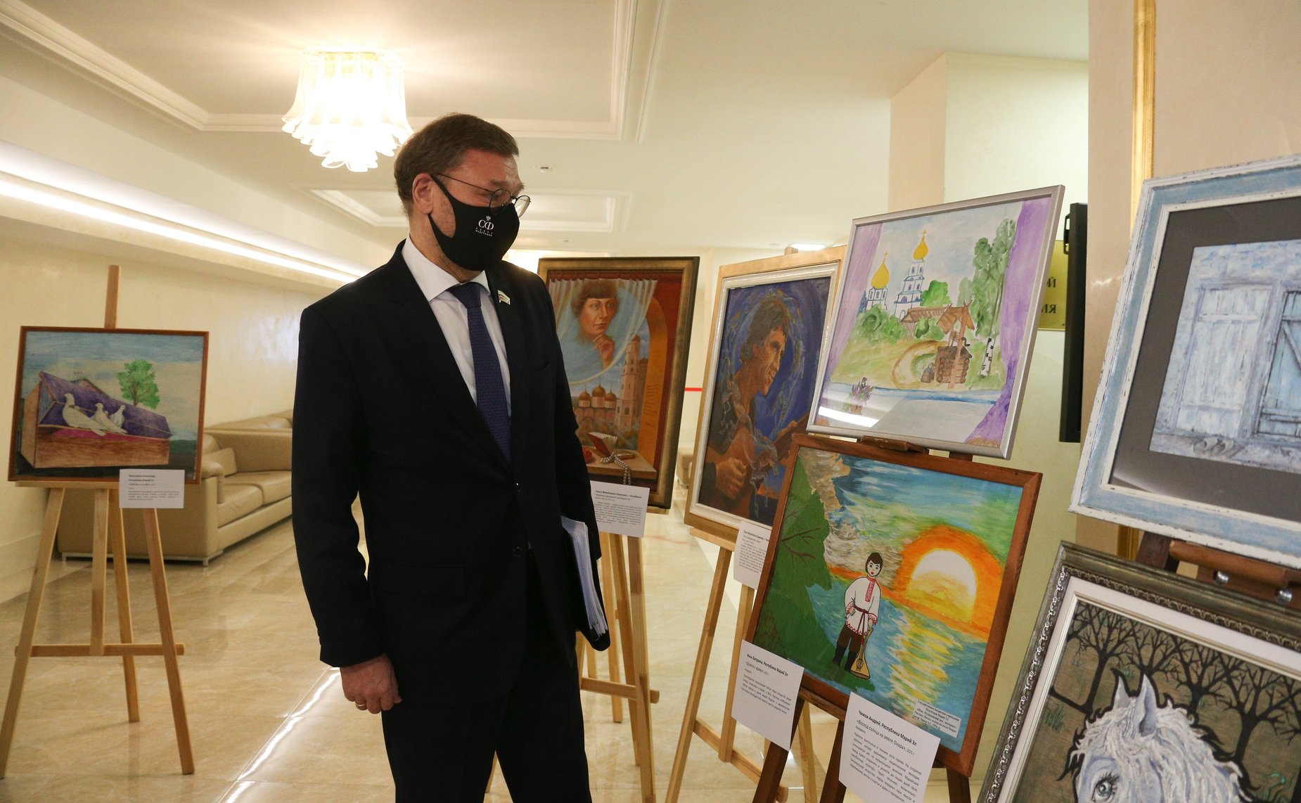 В Совете Федерации открылась художественная выставка «Россия – мир неограниченных возможностей!»