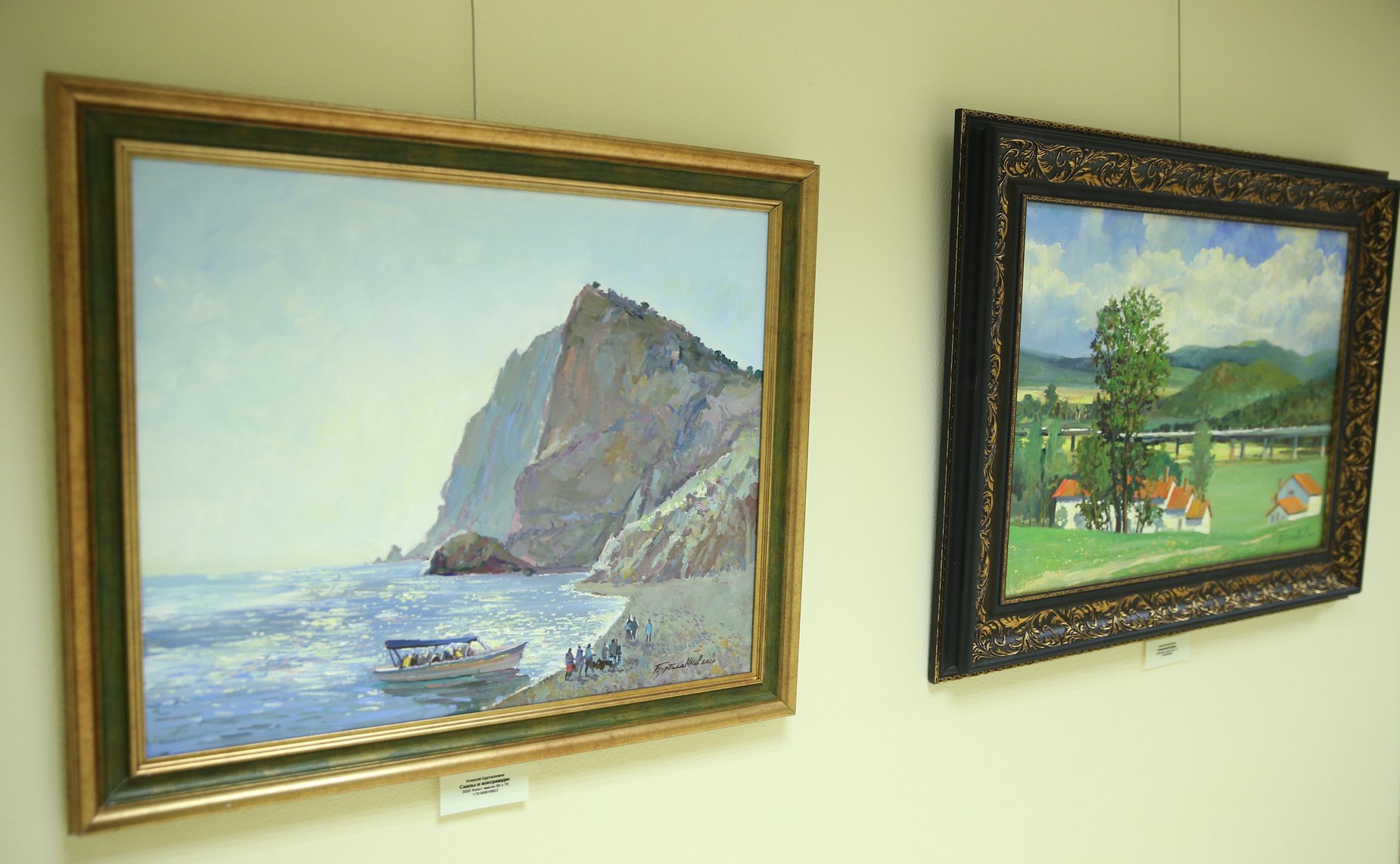 Виктор Смирнов открыл в Совете Федерации выставку работ московского художника Алексея Буртасенкова «Я помню чудное мгновение»