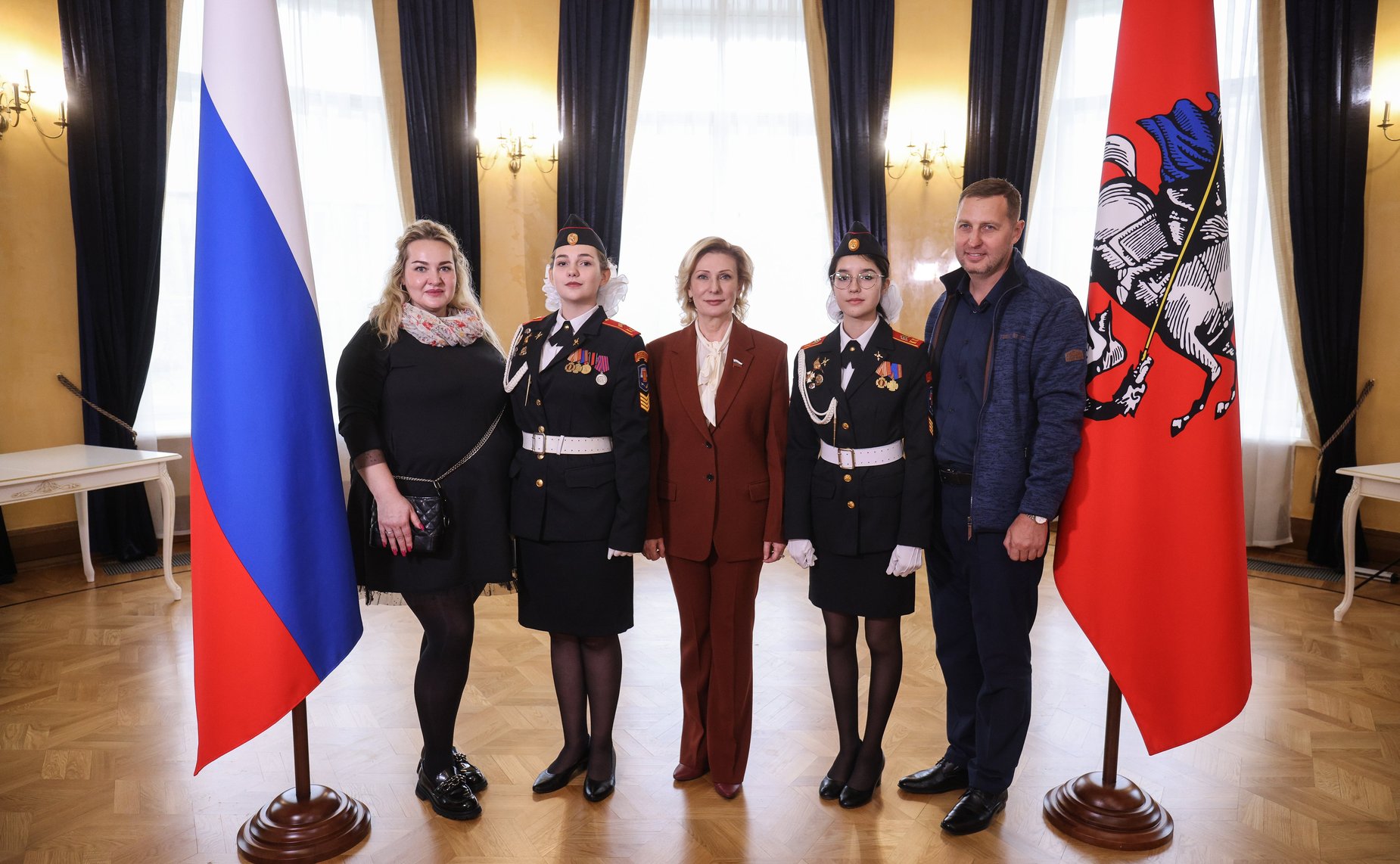 Инна Святенко и Владимир Кожин вручили награды юным героям — ученикам московских школ