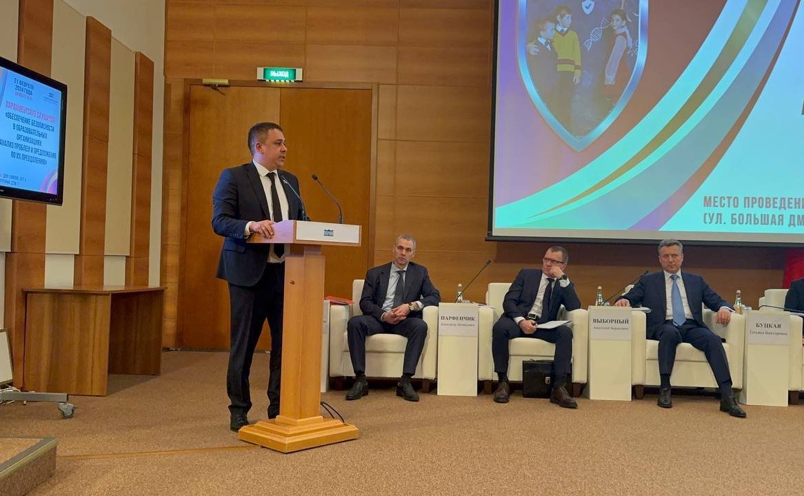 Айрат Гибатдинов выступил в ходе парламентских слушаний на тему «Обеспечение безопасности в образовательных организациях: анализ проблем и предложения по их преодолению»