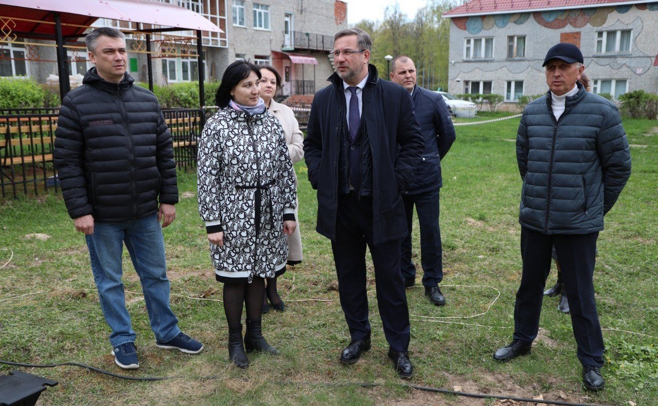 Николай Владимиров посетил Моргаушский округ и проконтролировал ход строительства быстровозводимых корпусов в детских оздоровительных лагерях