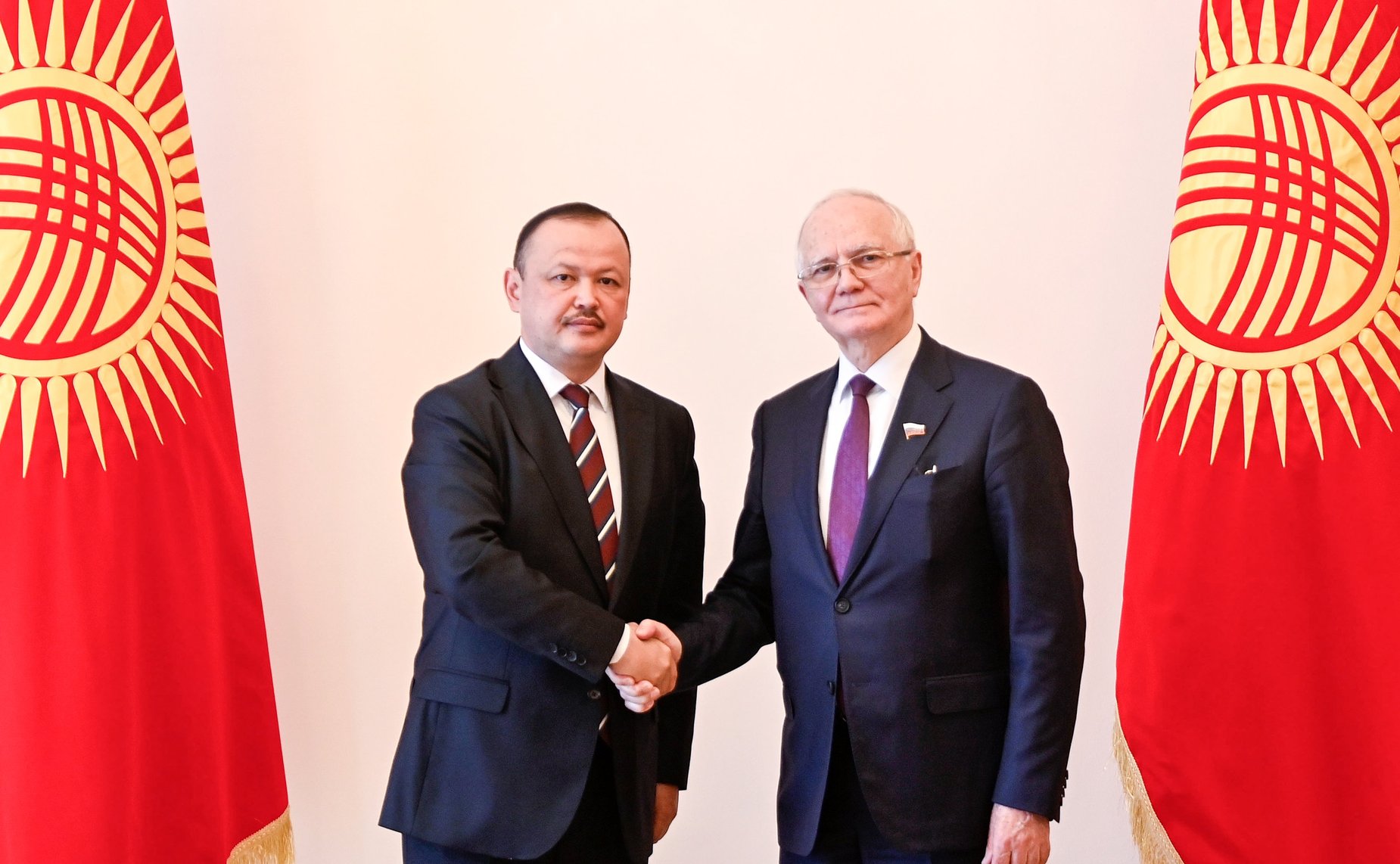 Встреча заместителя председателя Комитета СФ по международным делам Фарита Мухаметшина с Председателем Комитета по международным делам, обороне, безопасности и миграции ЖК КР Уланом Примовым