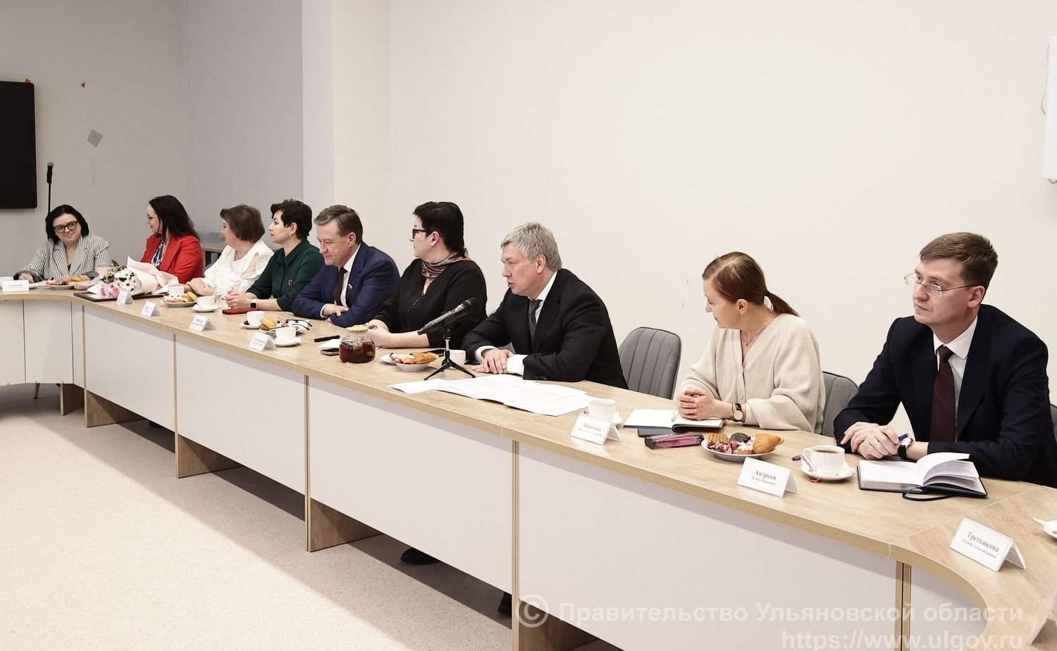 Сергей Рябухин совместно с губернатором Алексеем Русских принял участие во встрече с директорами общеобразовательных учреждений города и заведующими дошкольными образовательными учреждениями