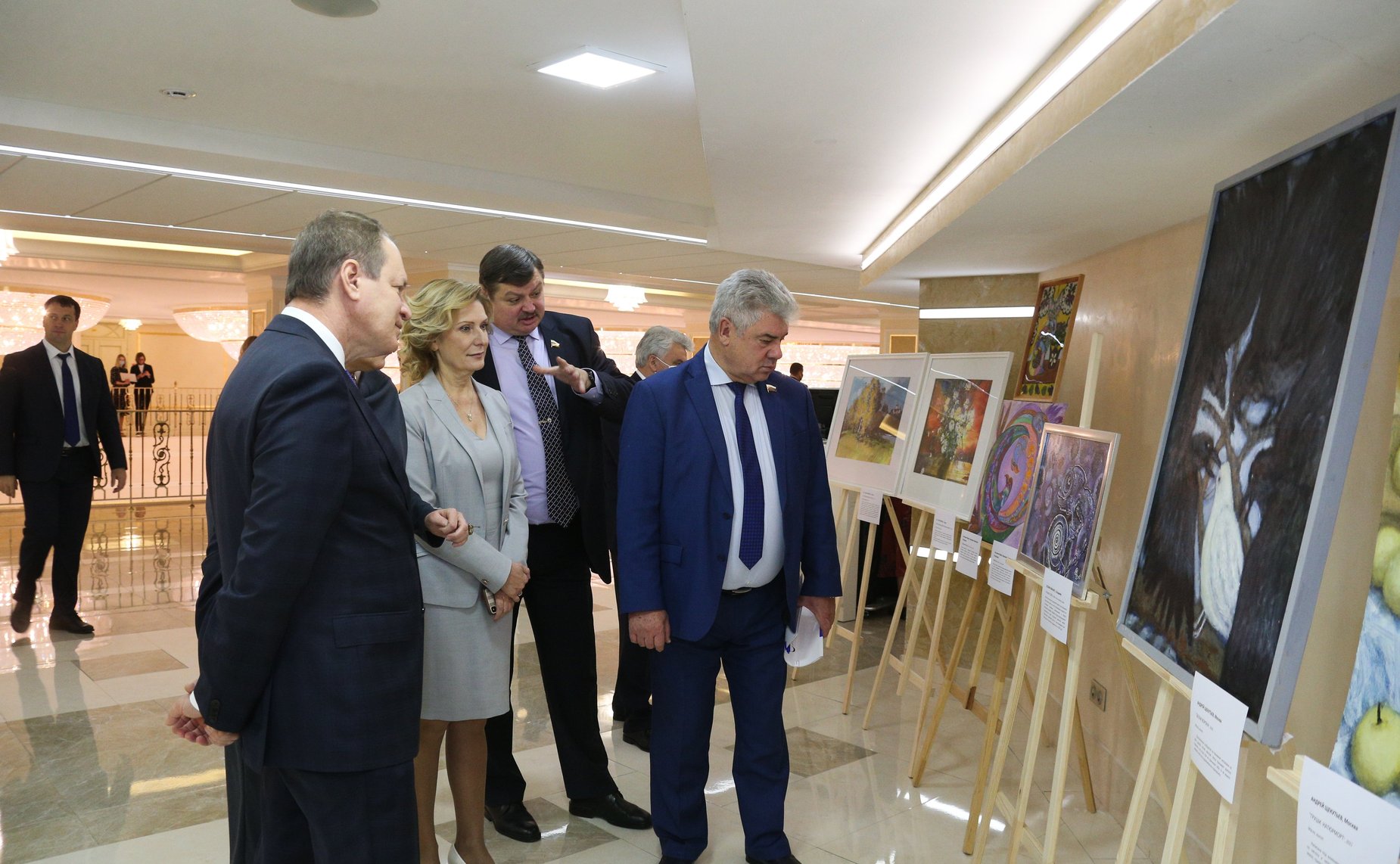 В Совете Федерации открылась художественная выставка «Россия – мир неограниченных возможностей!»