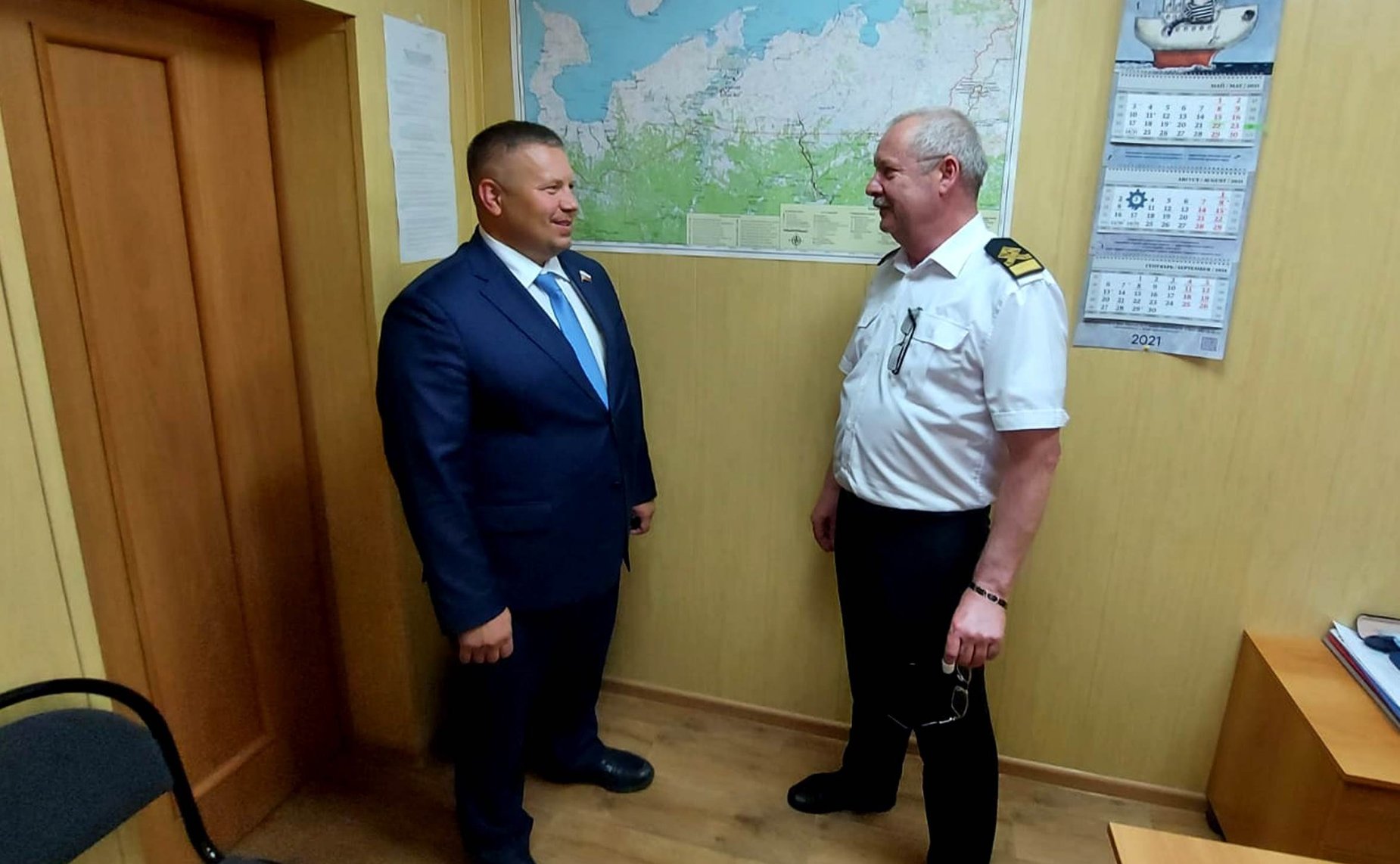 Денис Гусев провёл рабочую встречу с капитаном морского порта Нарьян-Мара Виталием Малеевым