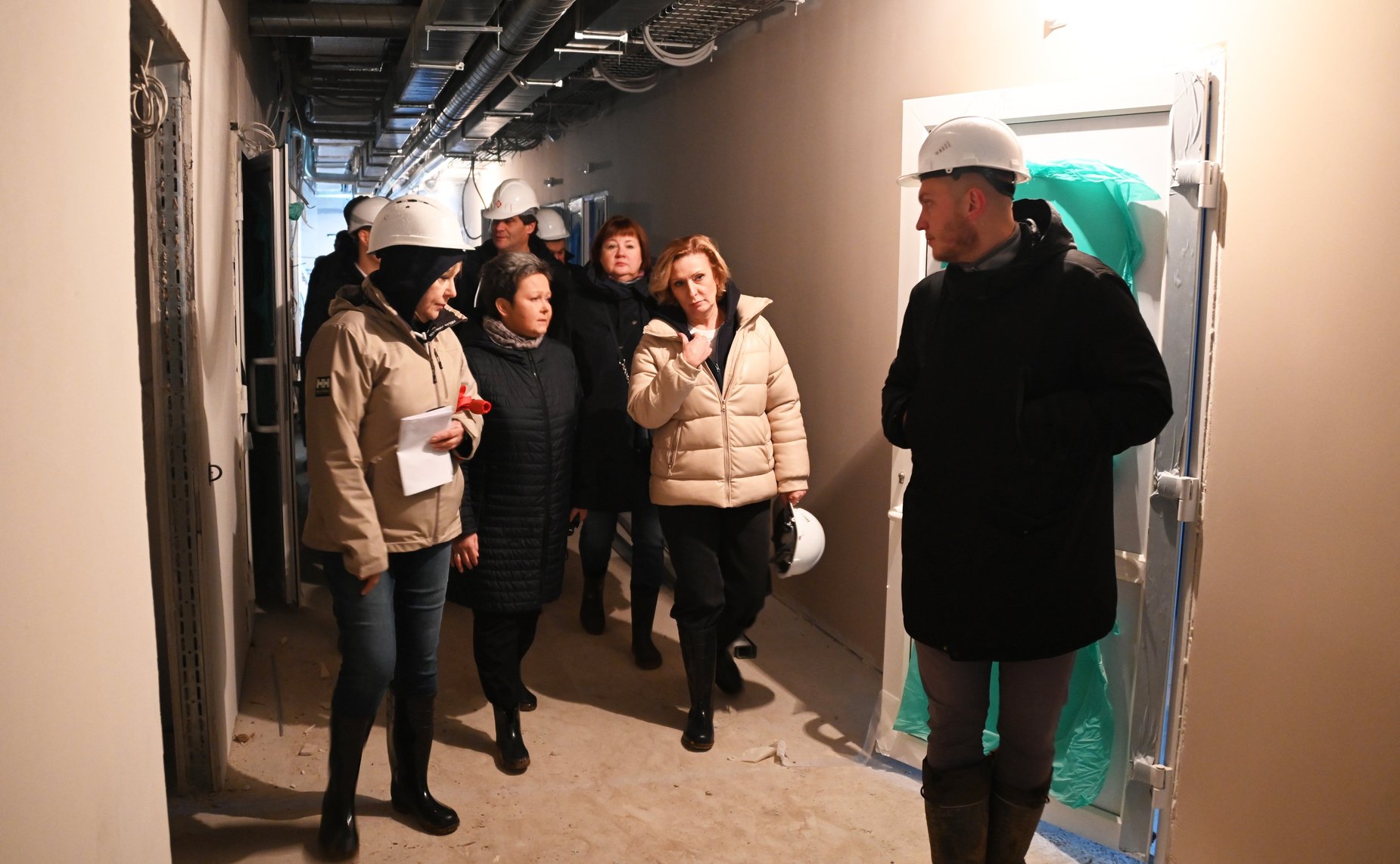 Сенаторы РФ осмотрели строящейся корпус Смоленского областного онкологического клинического диспансера