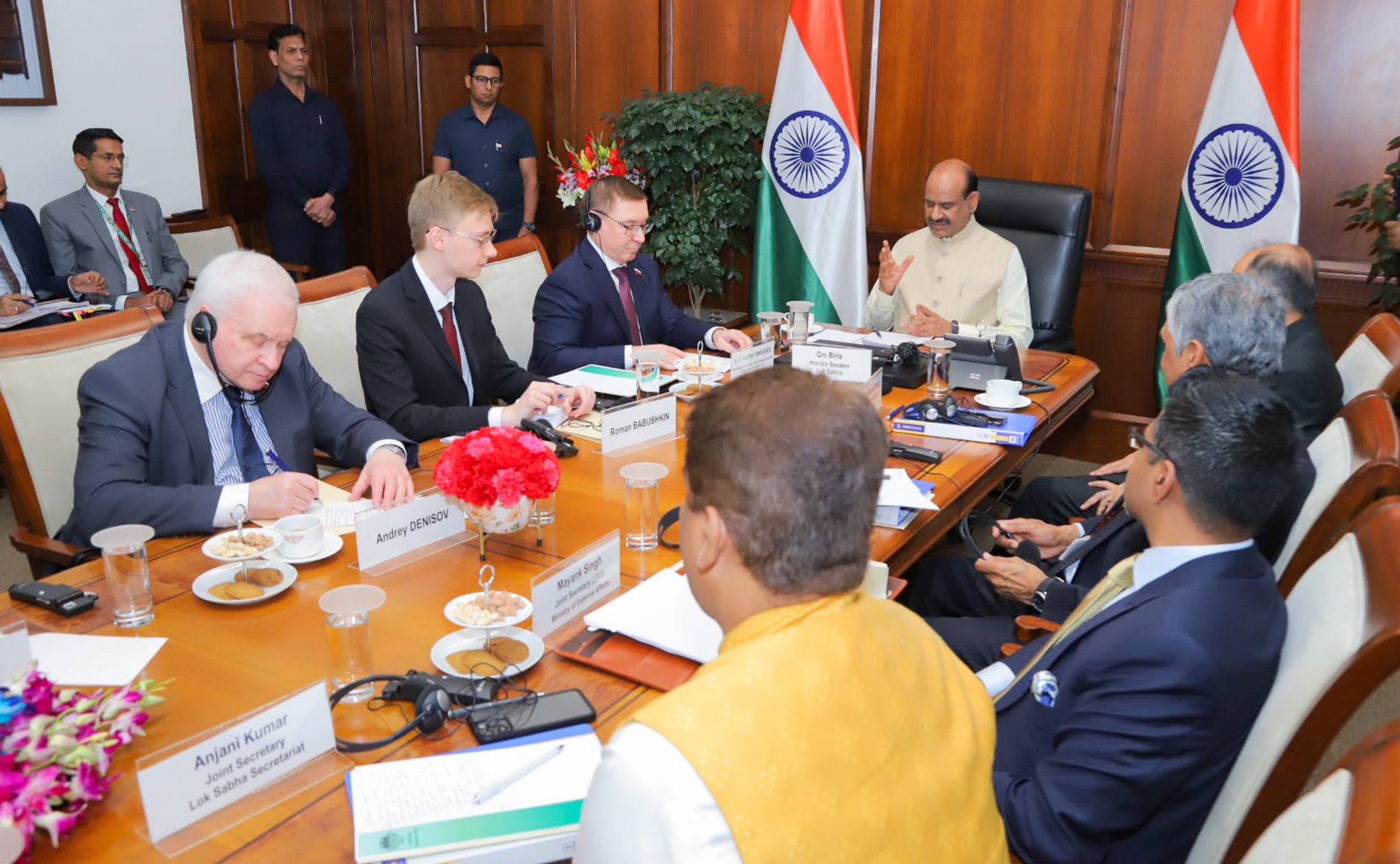Первый заместитель Председателя Совета Федерации Владимир Якушев в рамках рабочего визита в Республику Индия провел ряд двусторонних встреч