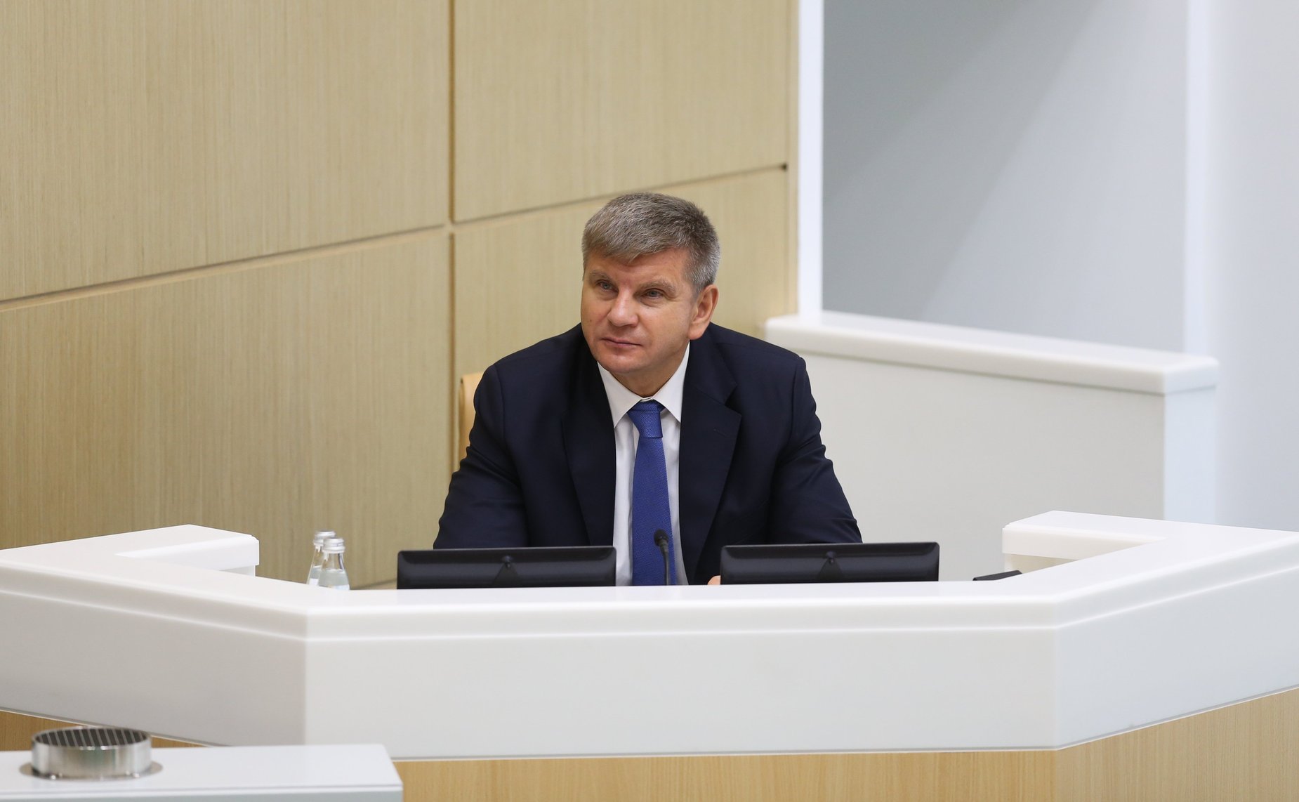 Геннадий Голов