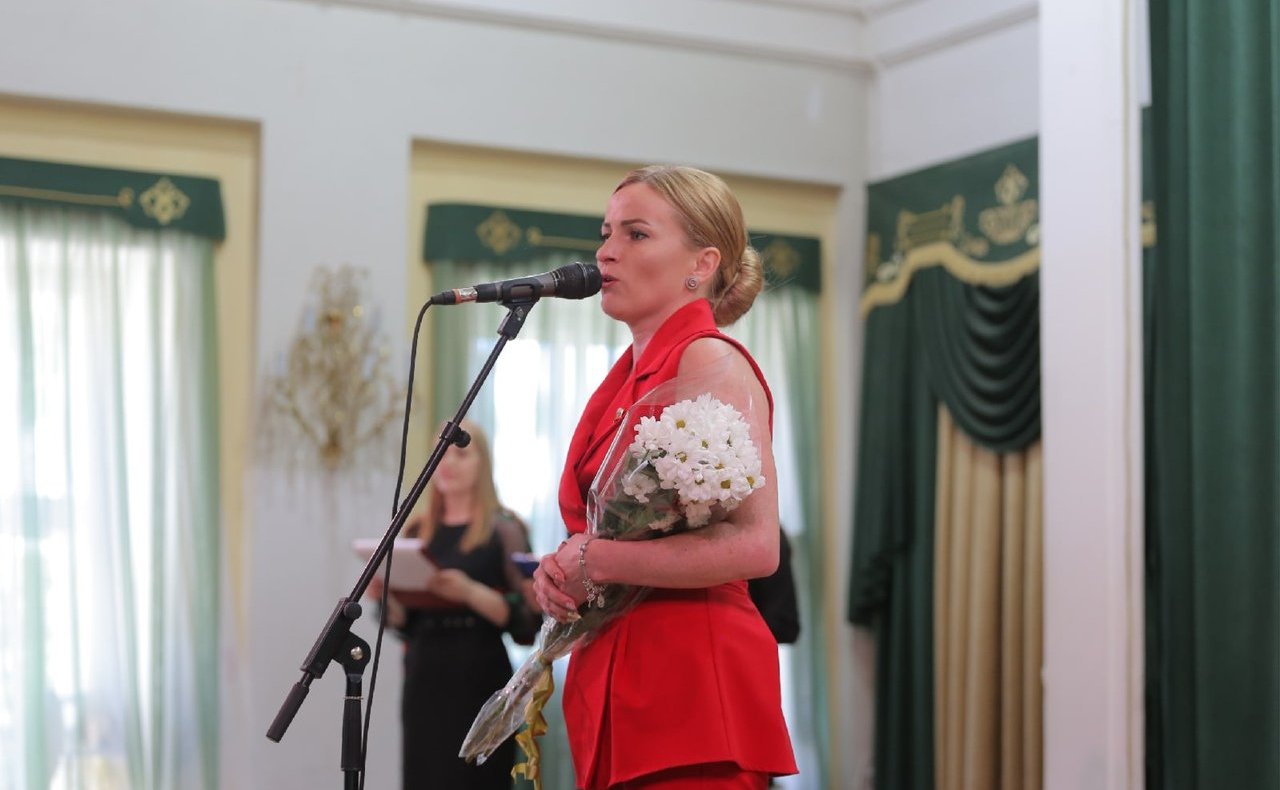 Ирина Кожанова посетила Смоленский строительный колледж и выразила теплые слова благодарности педагогам и студентам-выпускникам