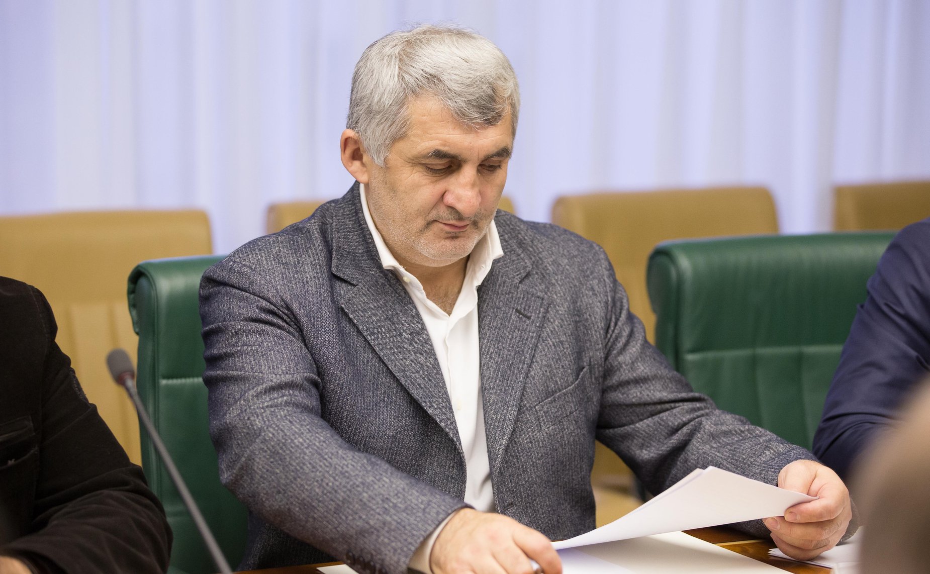 Ильяс Умаханов  провел совещание, посвященное итогам Хаджа-2014